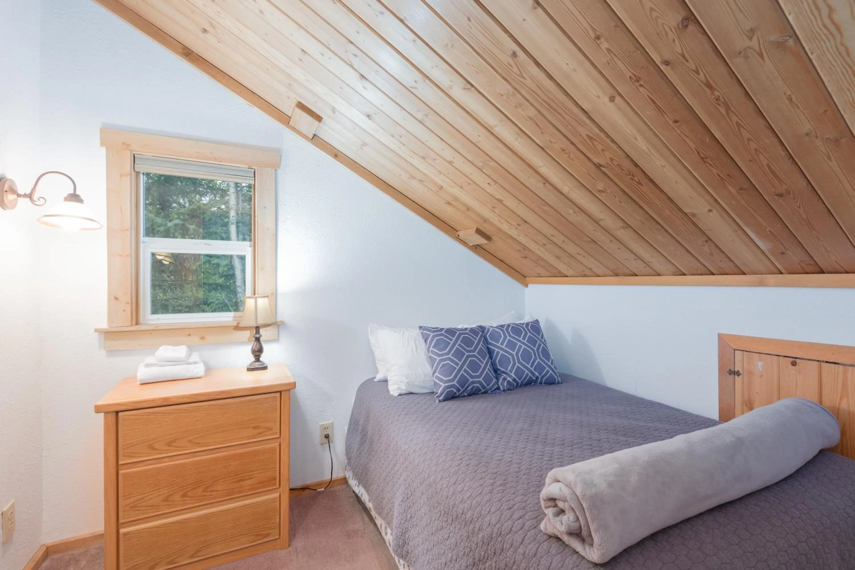 Photo of the whole room, Bed in Hope's Hideaway, LLC