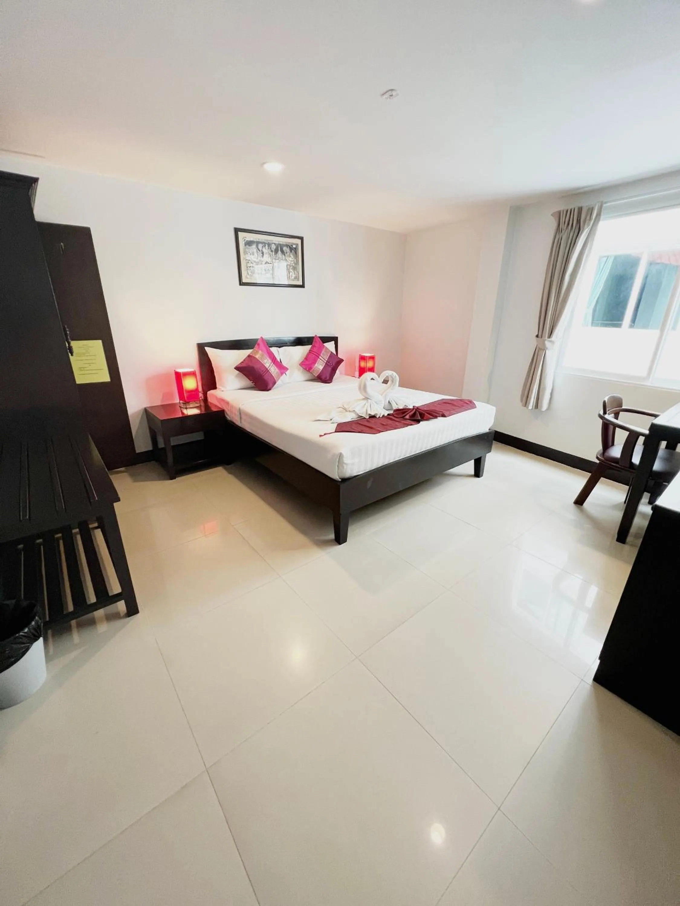 Bedroom, Bed in Silver Resortel