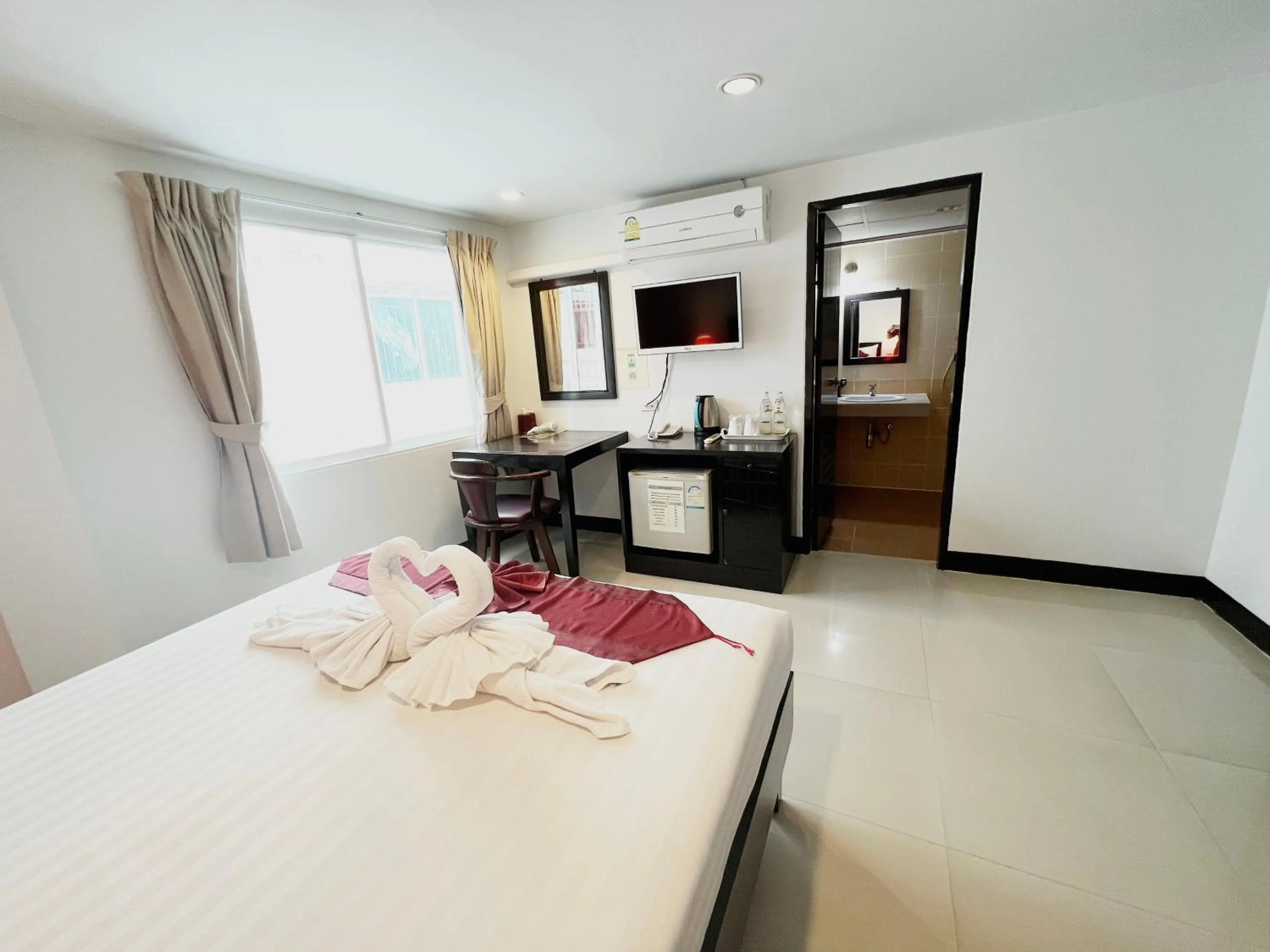 Bedroom, Bed in Silver Resortel