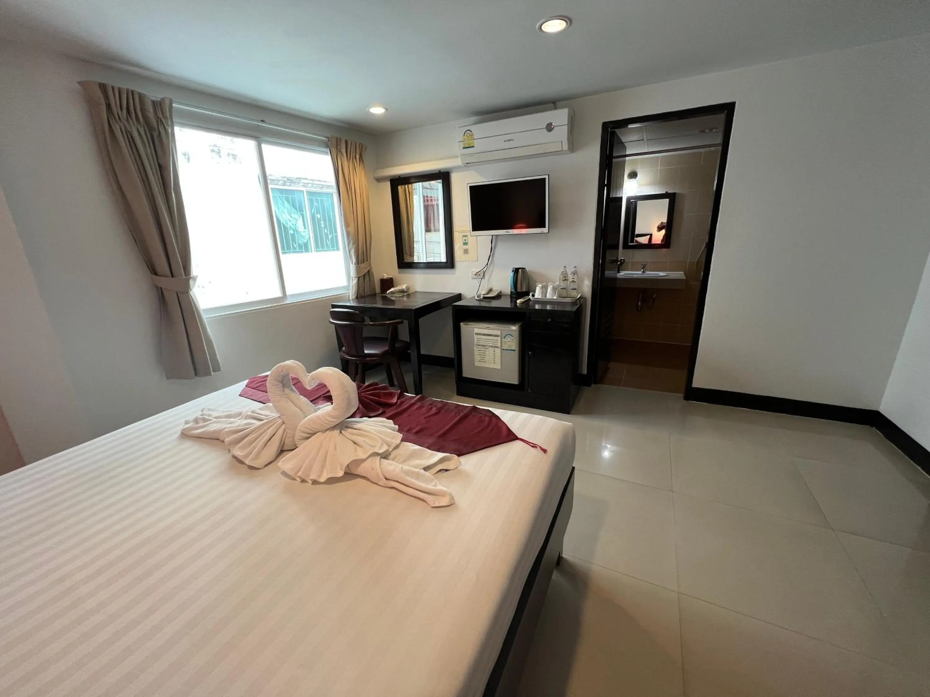 Bedroom, Bed in Silver Resortel