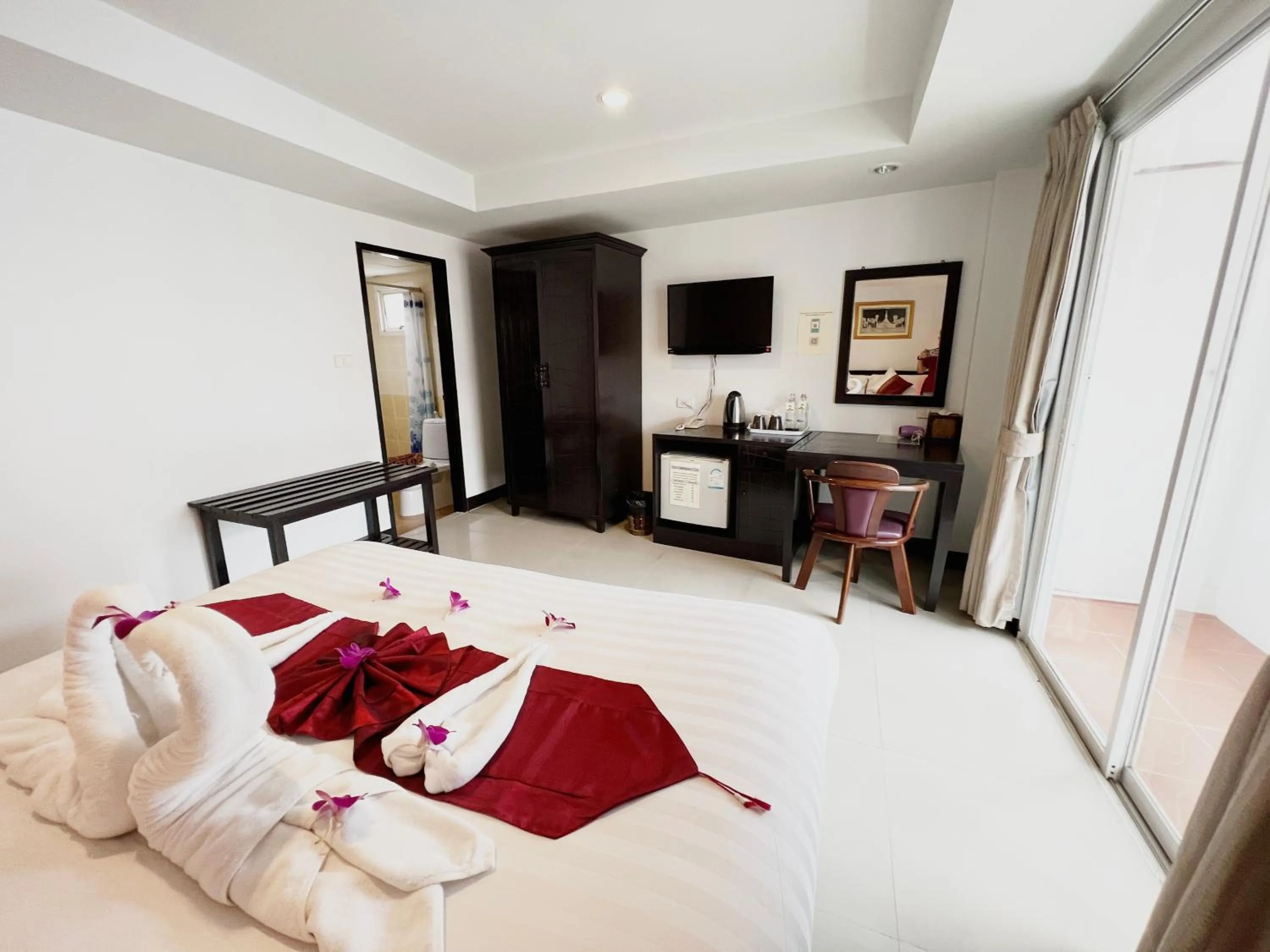 Bedroom, Bed in Silver Resortel