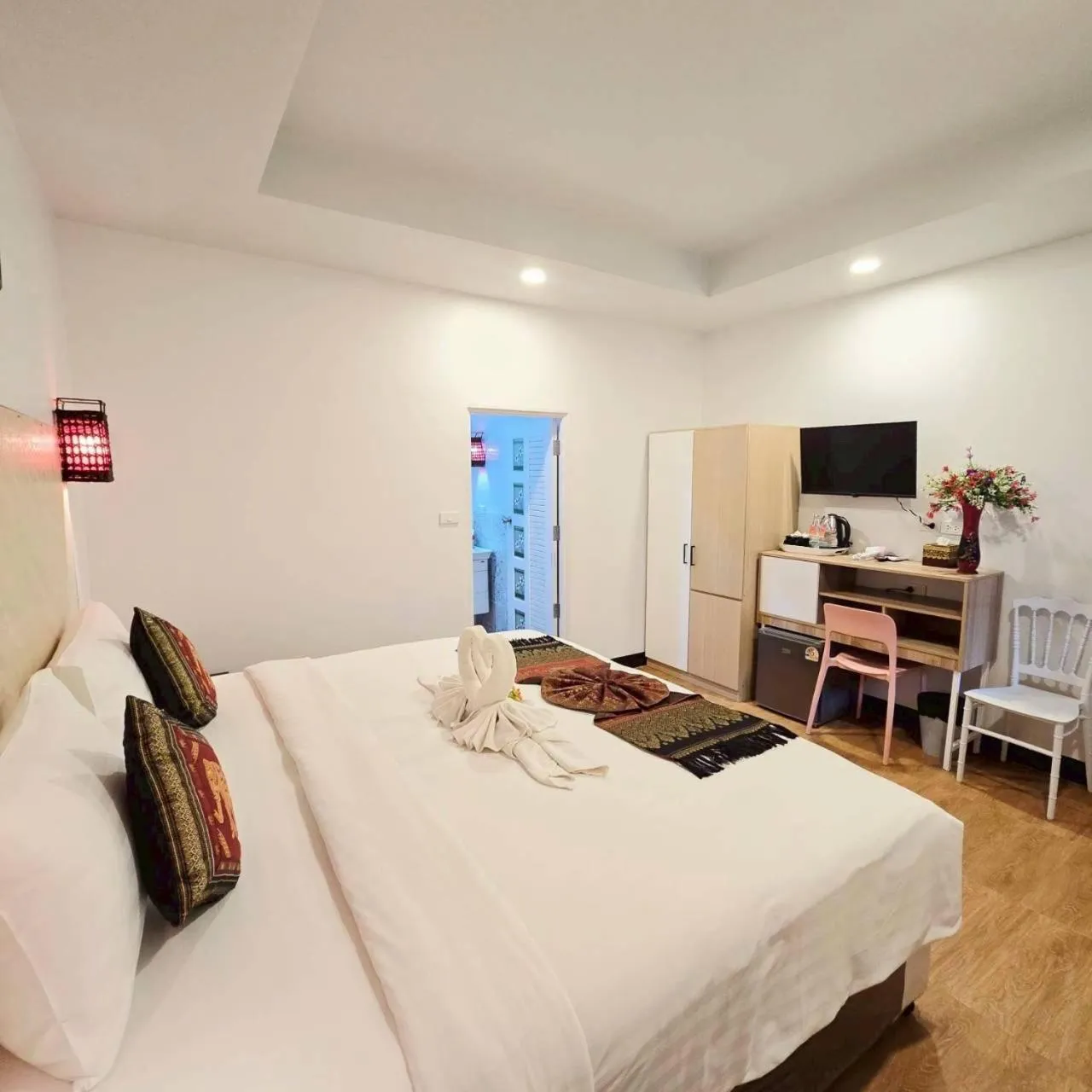 Bed in Silver Resortel