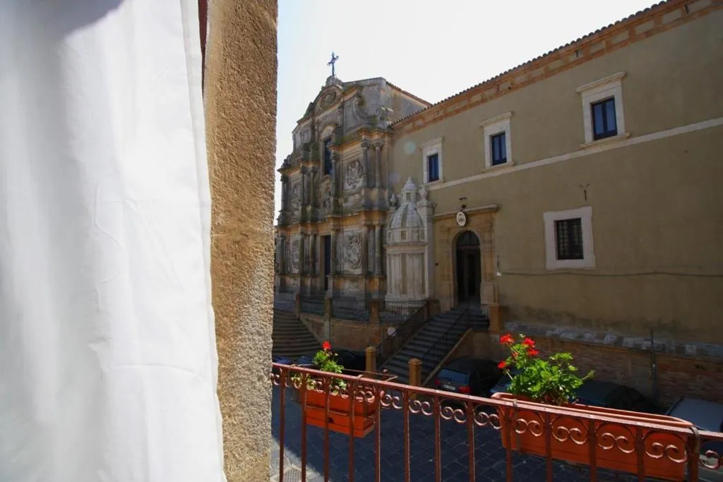 Photo of the whole room in Gualtiero Camere & Suite