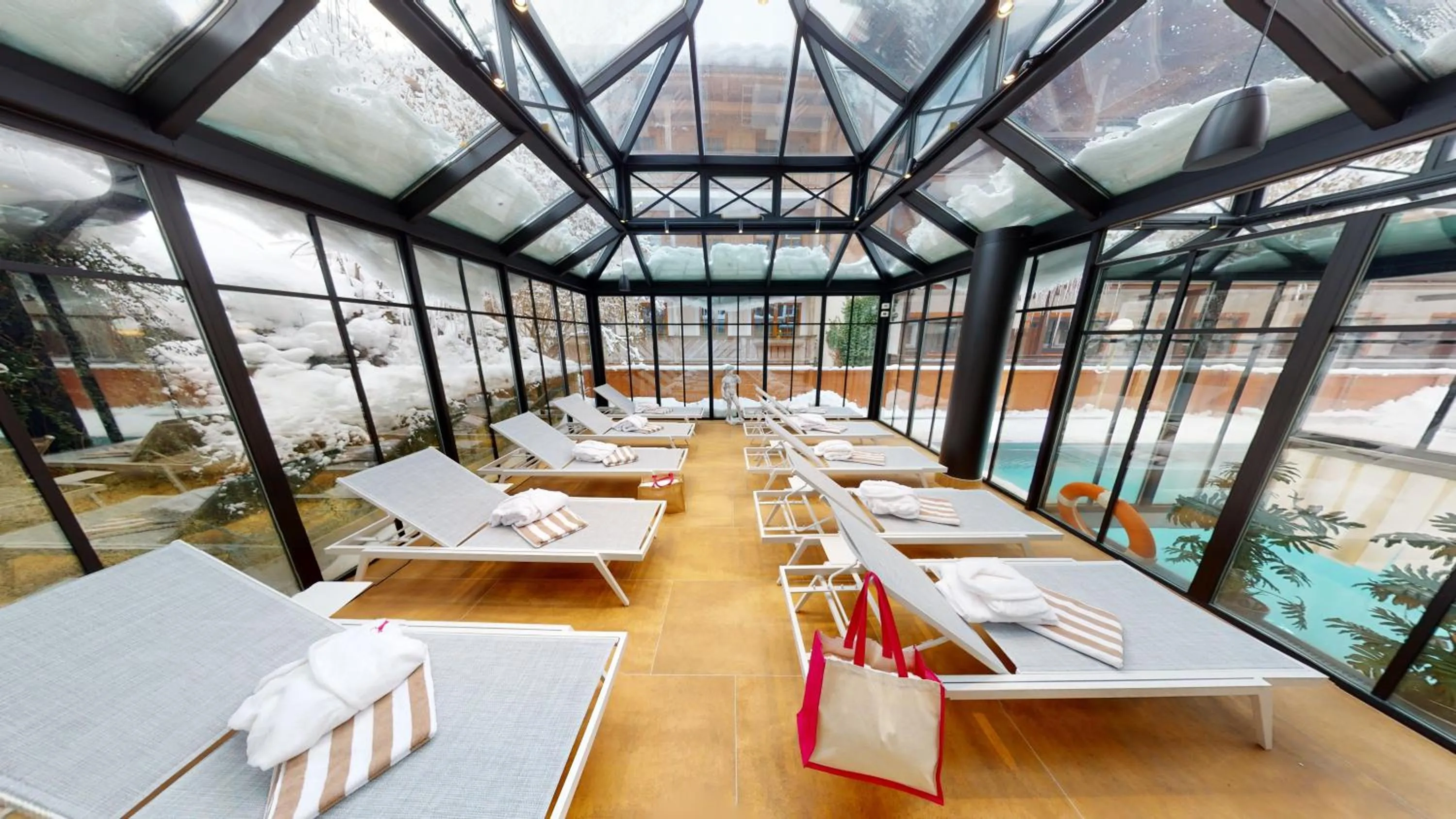 Swimming pool in Hotel Panther'A