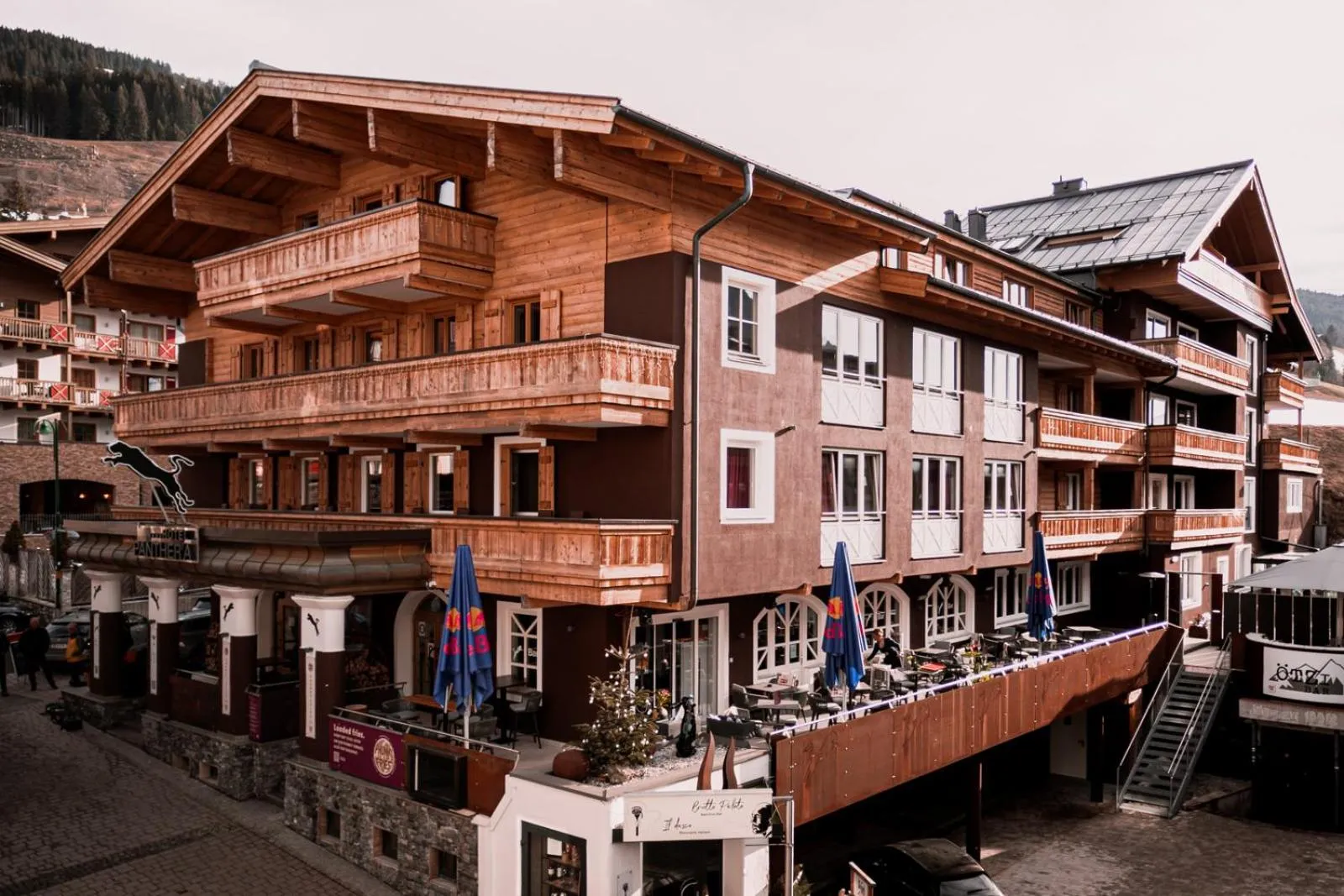 Property building in Hotel Panther'A