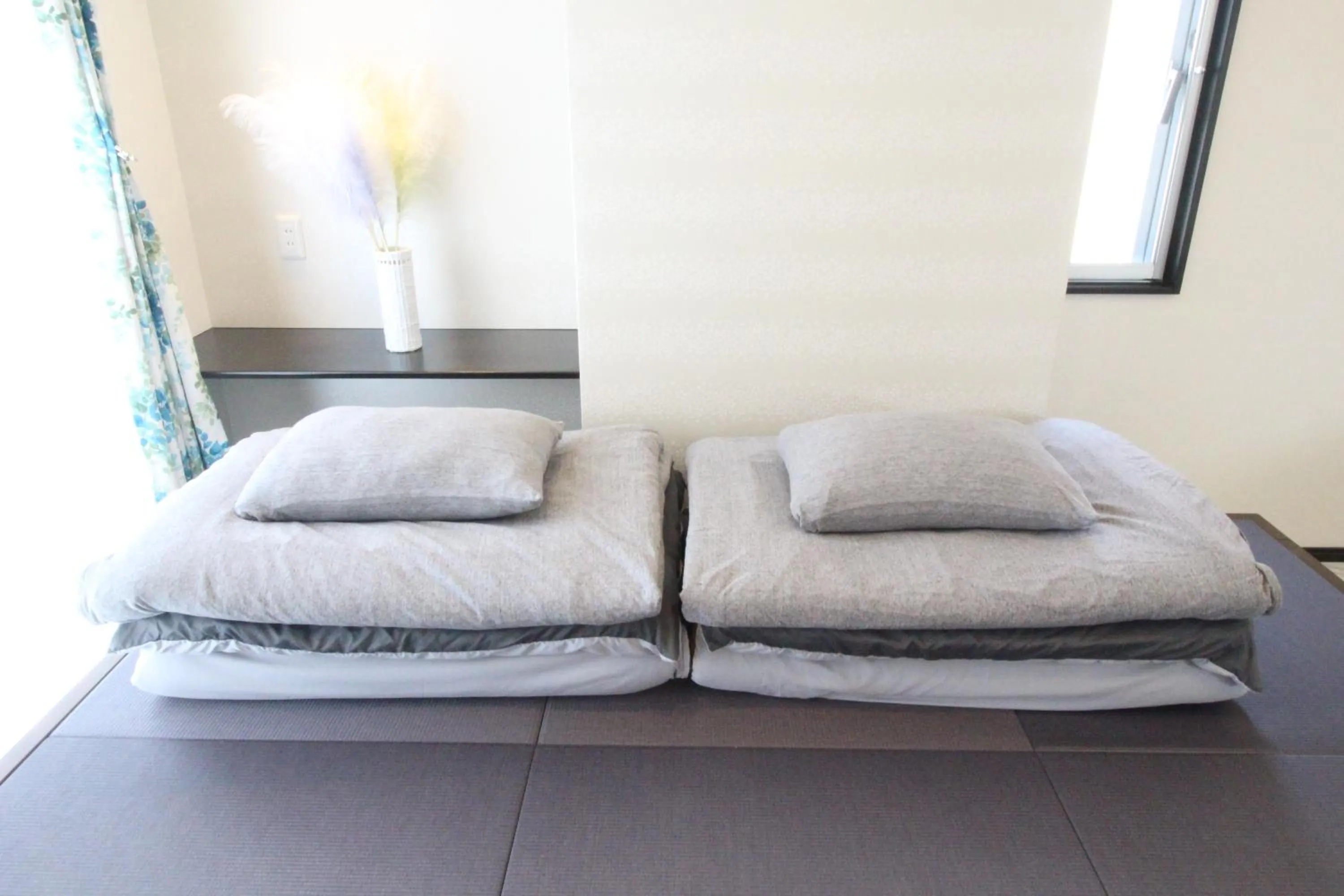 Bed in Condominium Felicita Naha