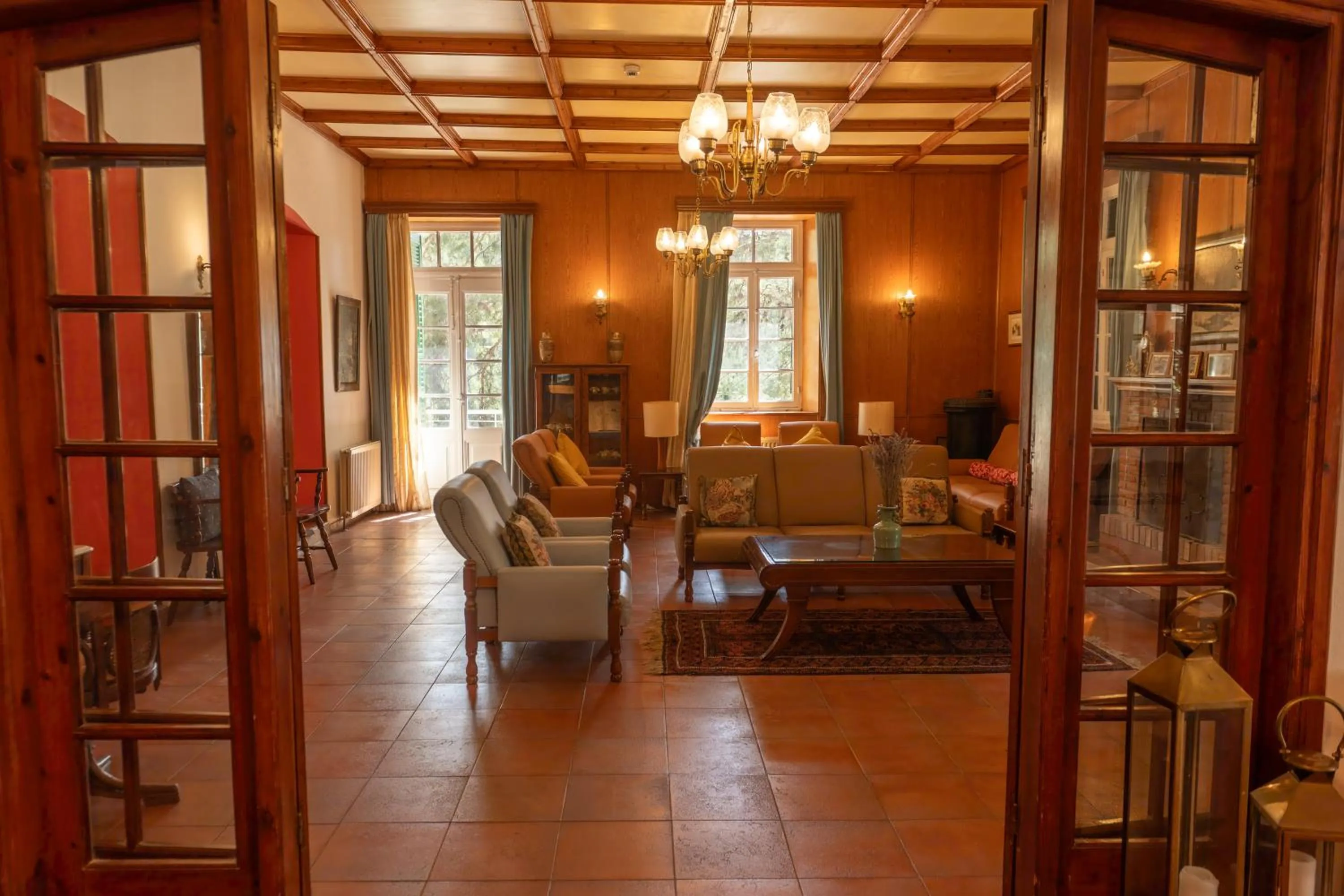 Living room in New Helvetia Historic Hotel