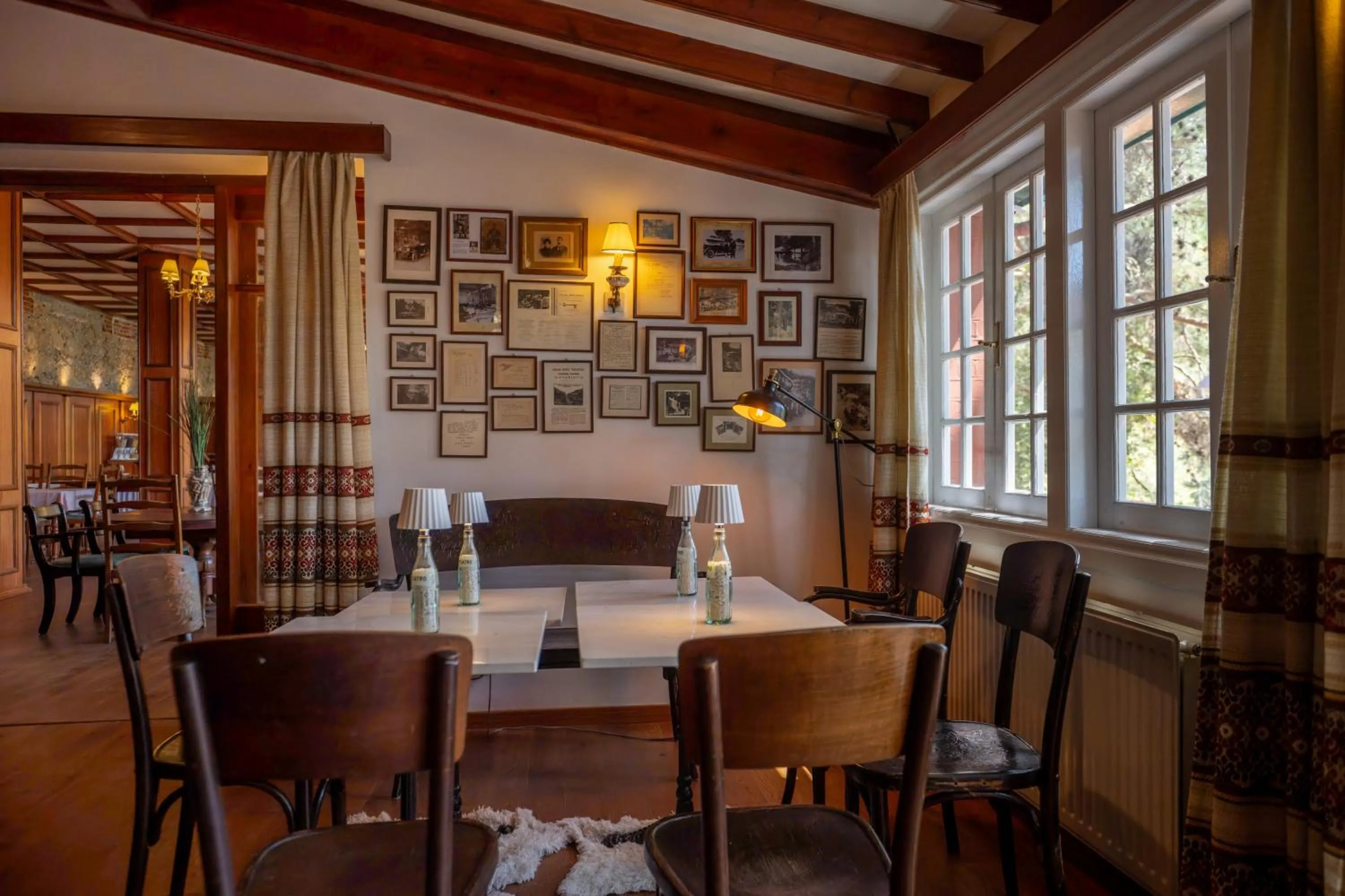 Living room in New Helvetia Historic Hotel