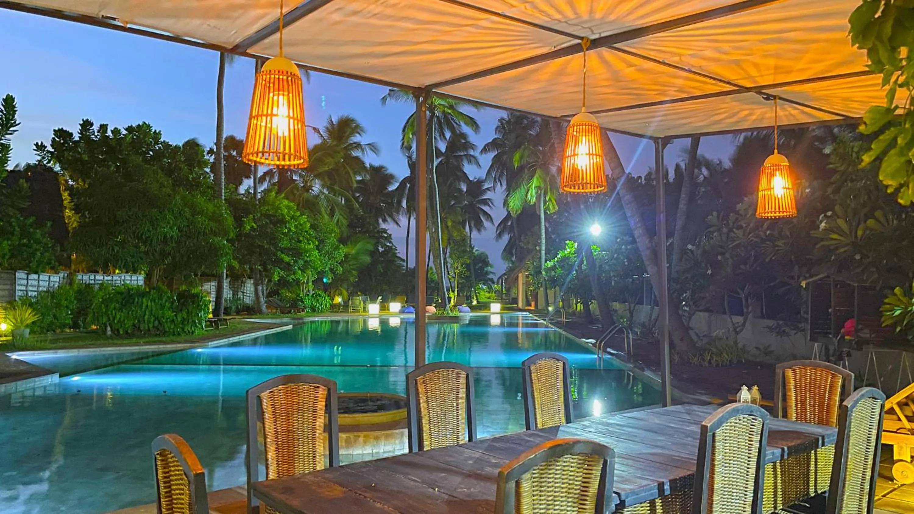 Restaurant/places to eat in Blue Whale Resort & Kite Surfing