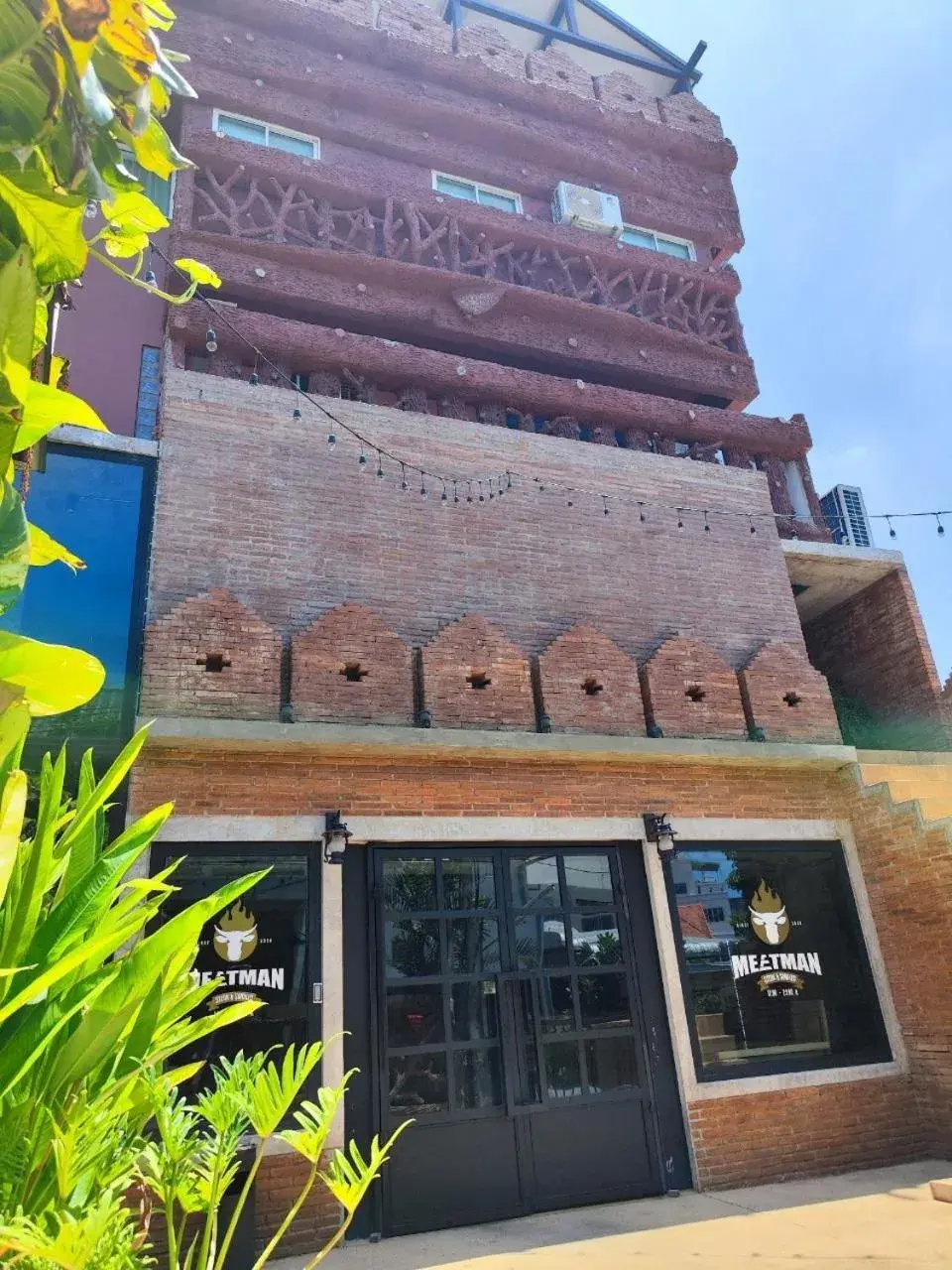 Property building in Suneta Hostel Chiangmai Property building in Suneta Hostel Chiangmai