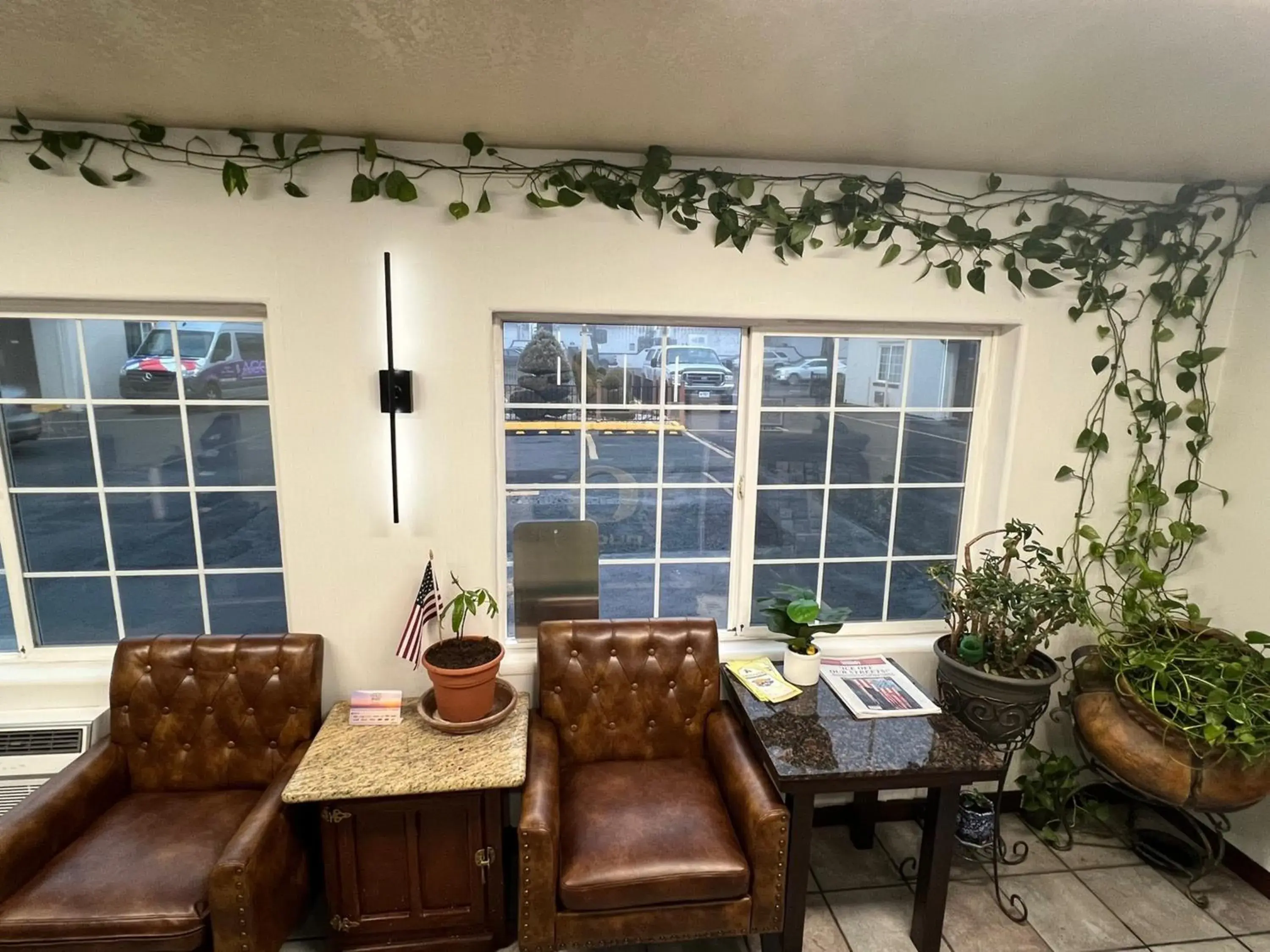 Seating area in Americas Best Value Inn Eugene Seating area in Americas Best Value Inn Eugene