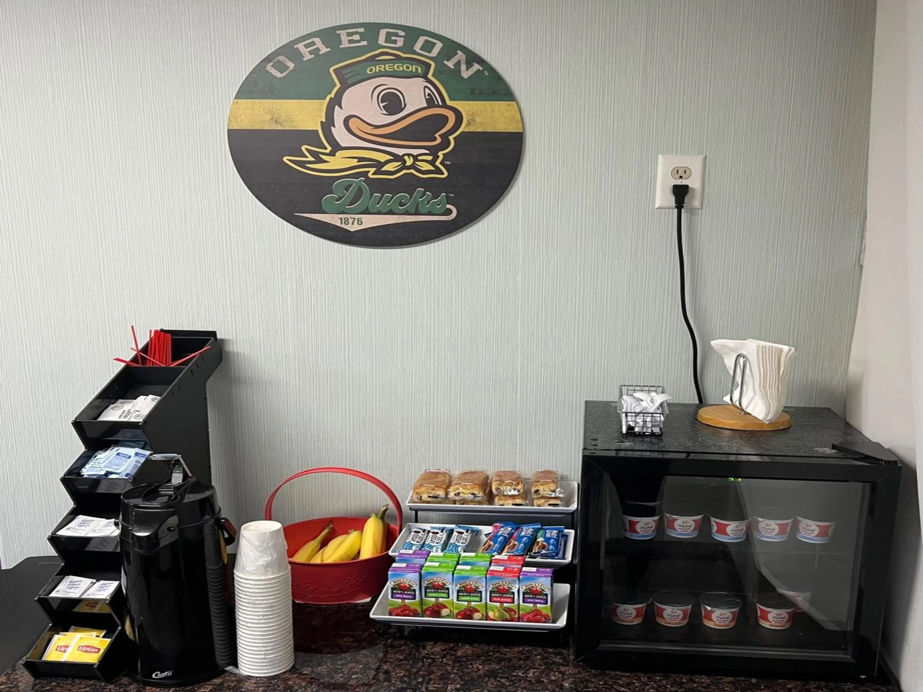 Food and drinks in Americas Best Value Inn Eugene