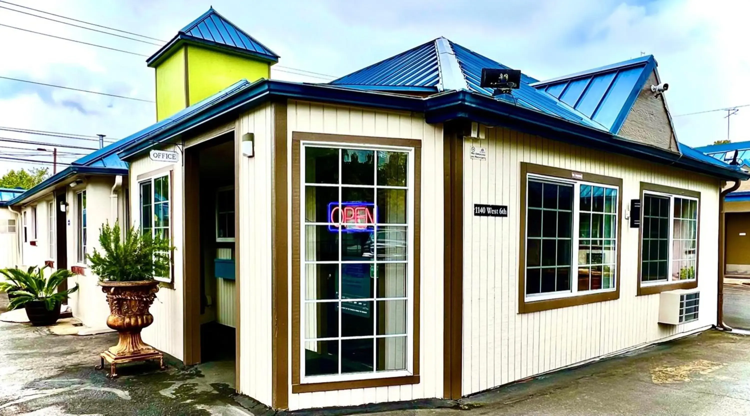 Property building in Americas Best Value Inn Eugene Property building in Americas Best Value Inn Eugene