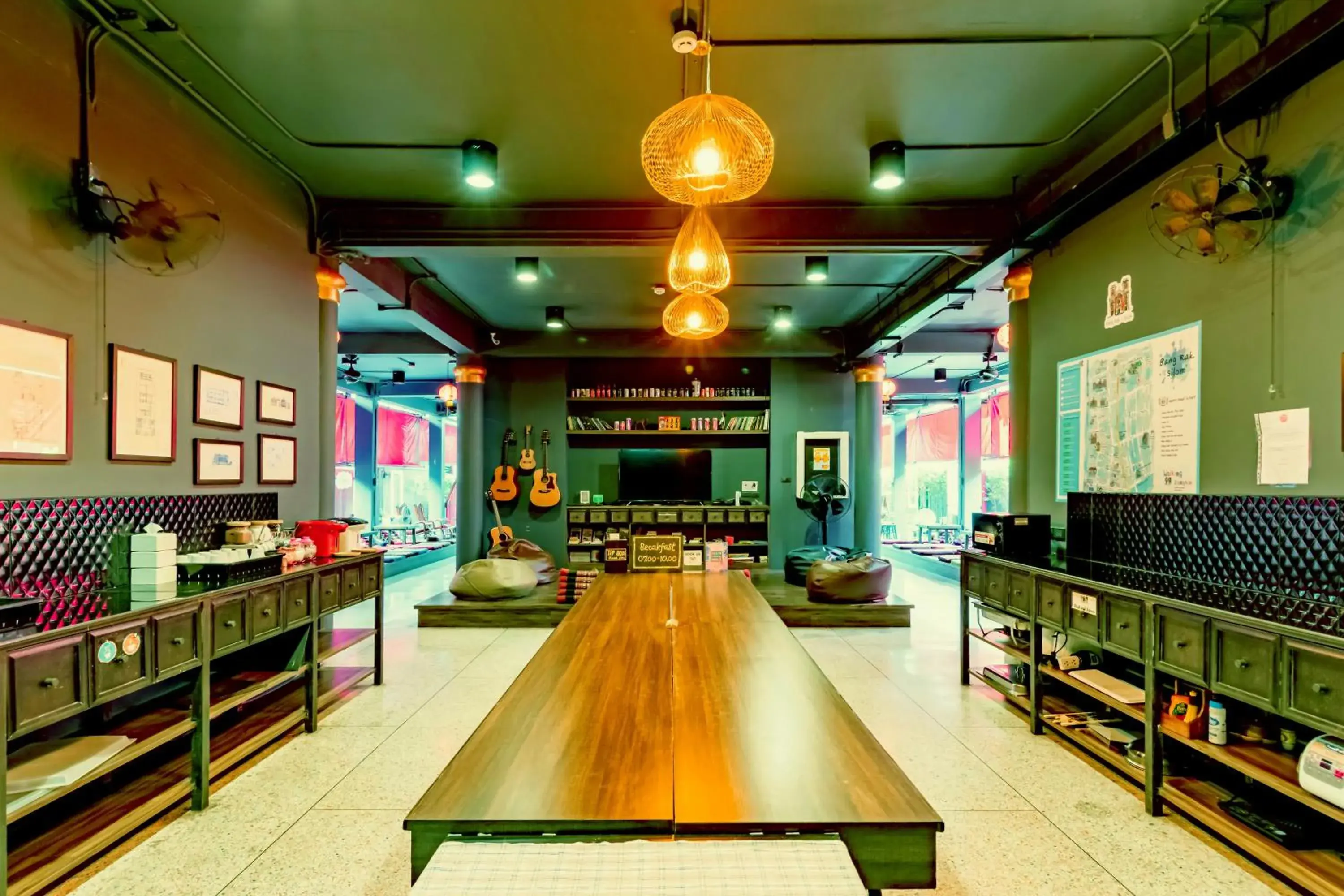 Restaurant/places to eat in CLOUD on Saladaeng Silom Hostel Bangkok Restaurant/places to eat in CLOUD on Saladaeng Silom Hostel Bangkok