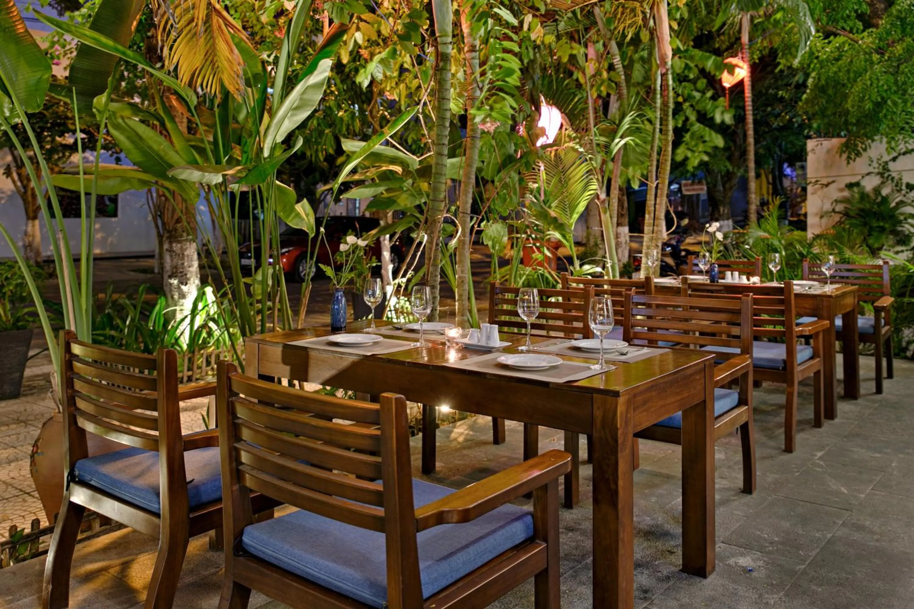 Restaurant/places to eat in Haka Boutique Hotel