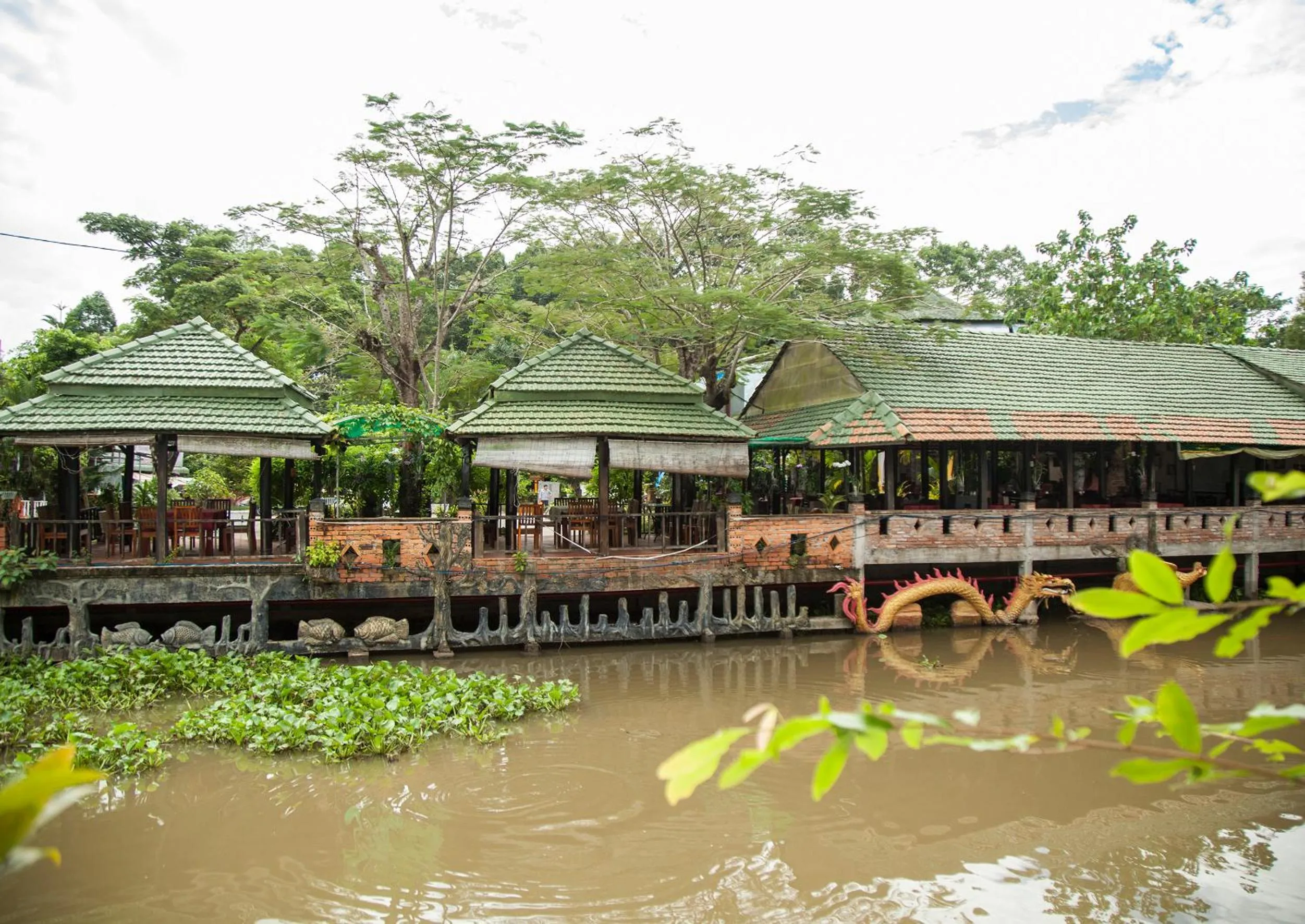 Property building in Satraco Royal Hotel