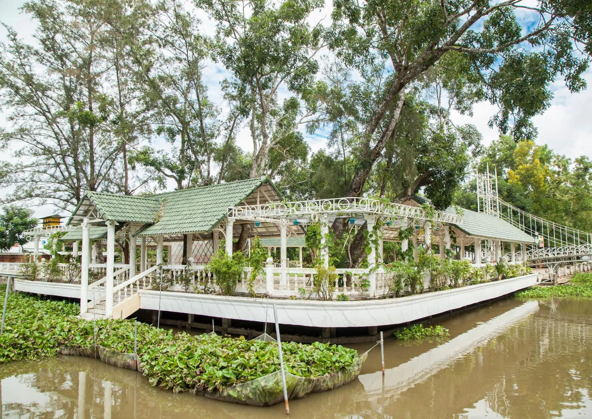 Property building in Satraco Royal Hotel