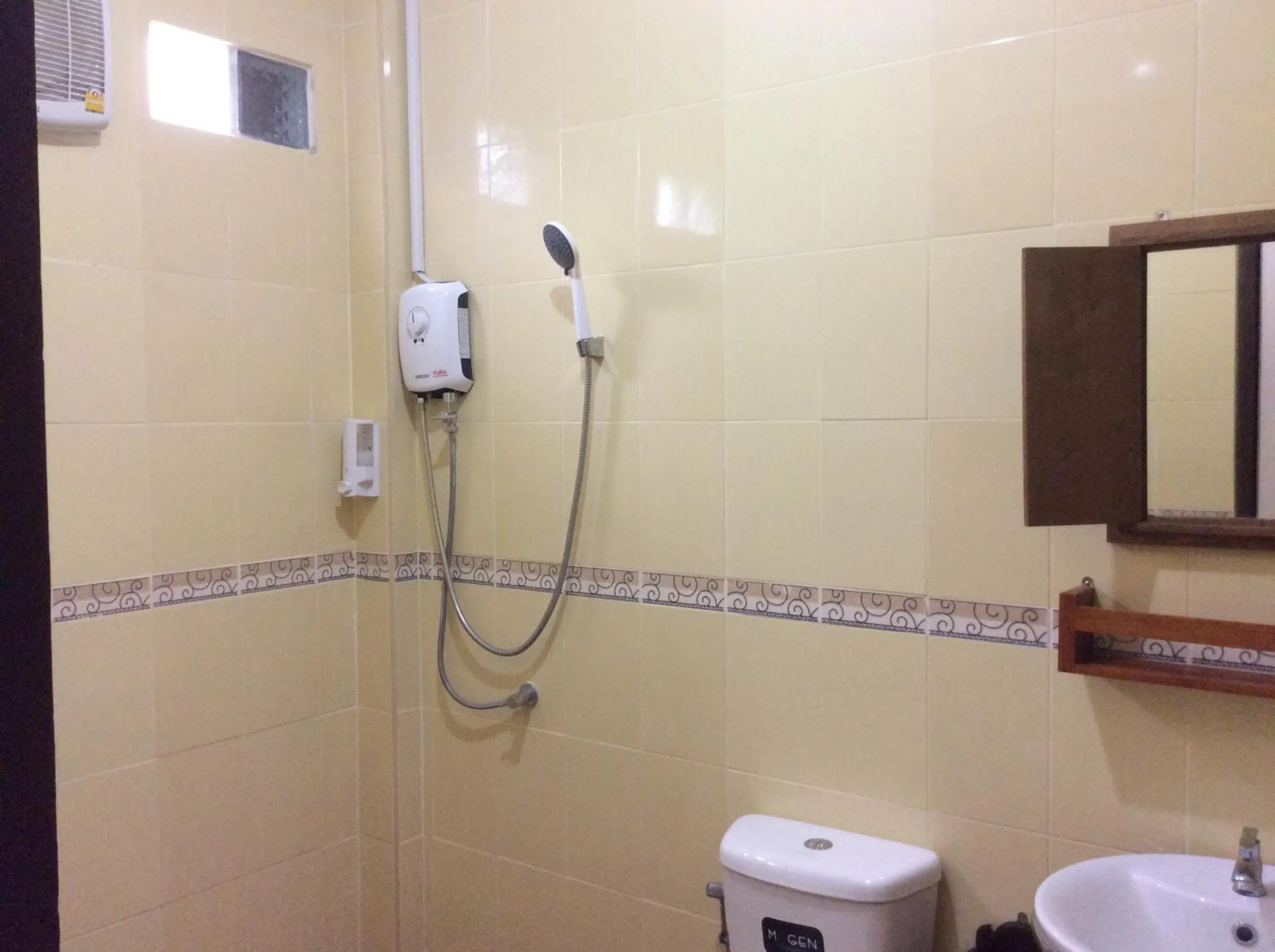 Shower in Siam Guesthouse