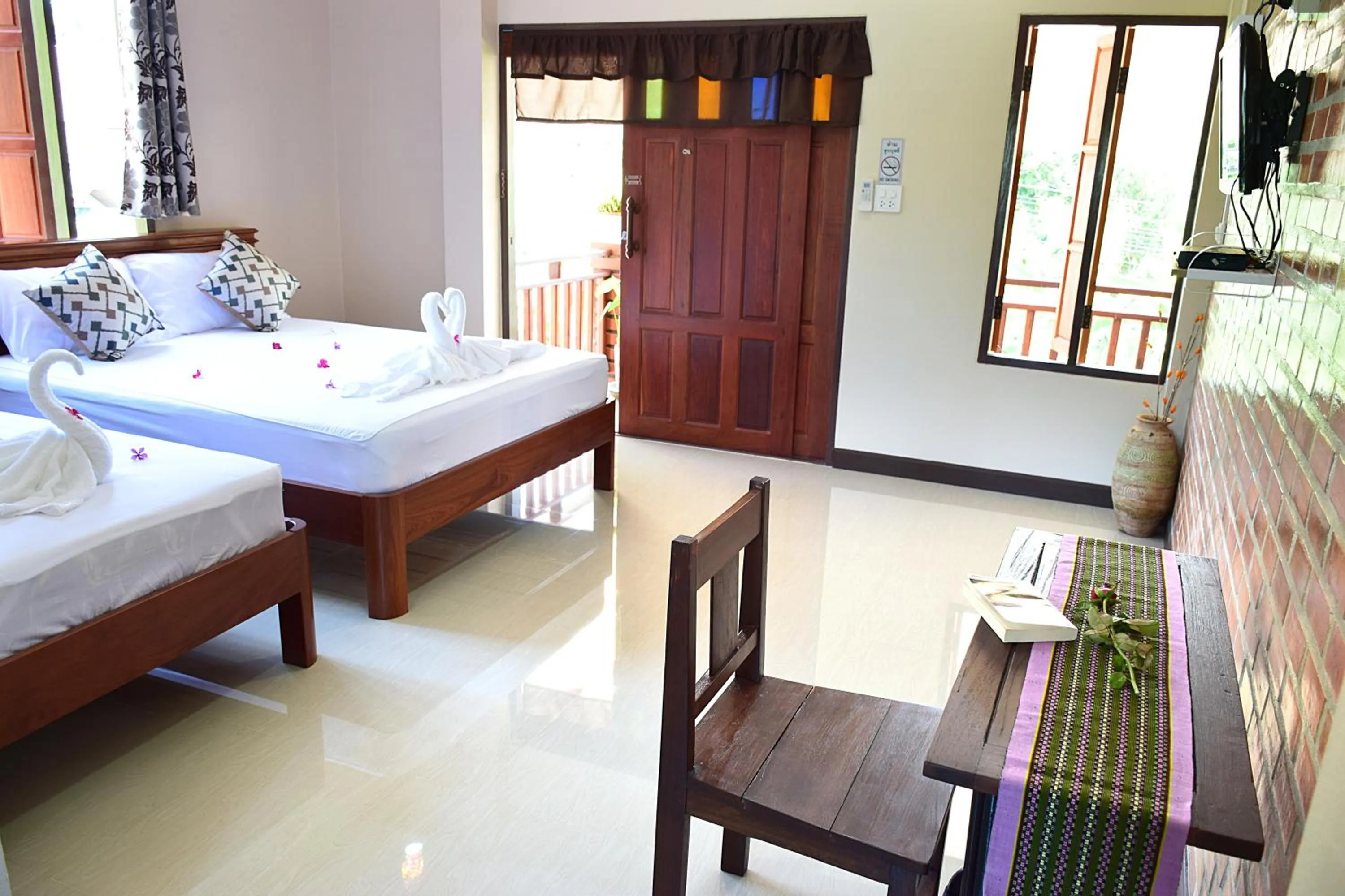 Photo of the whole room, Bed in Siam Guesthouse