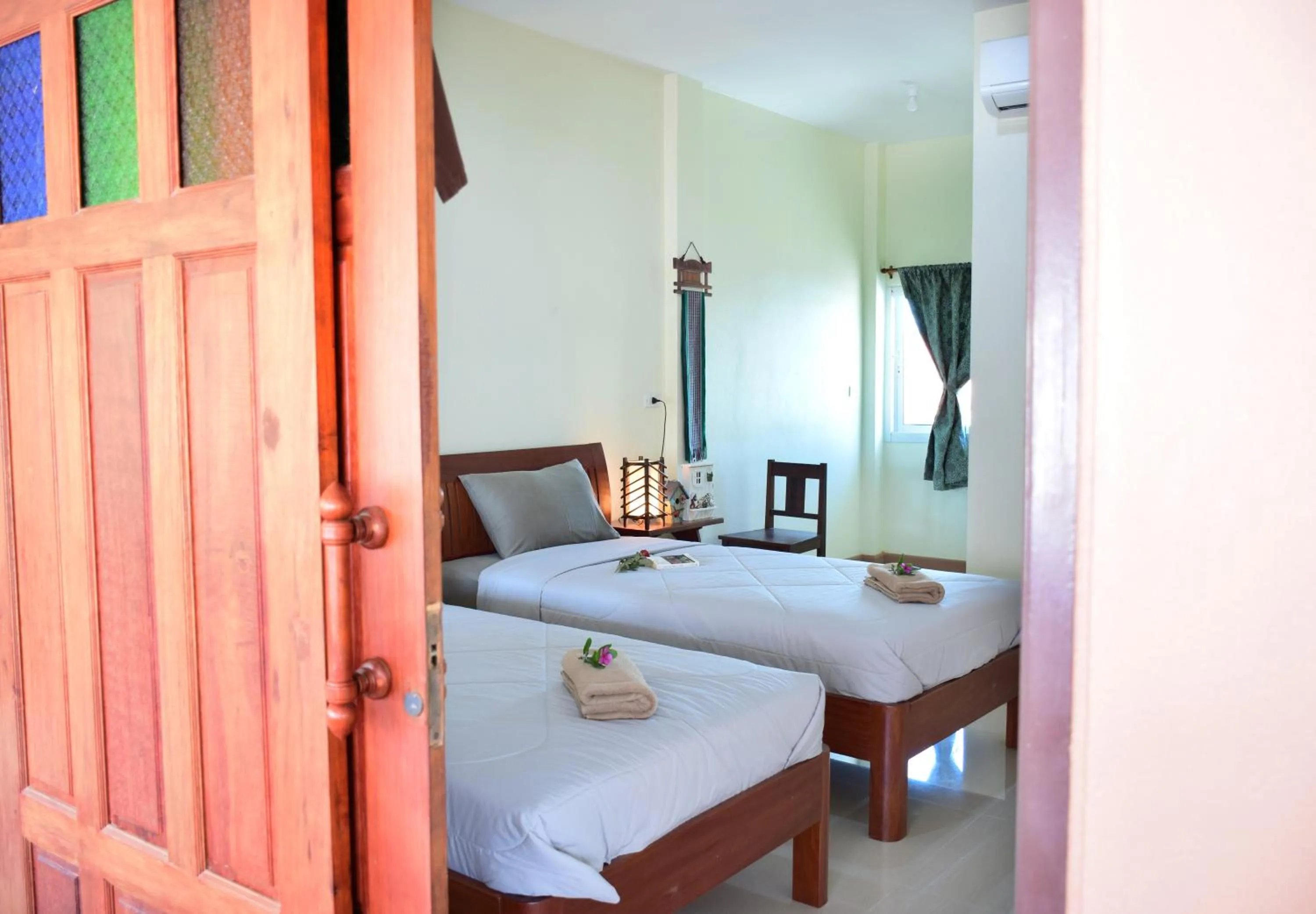 Photo of the whole room, Bed in Siam Guesthouse