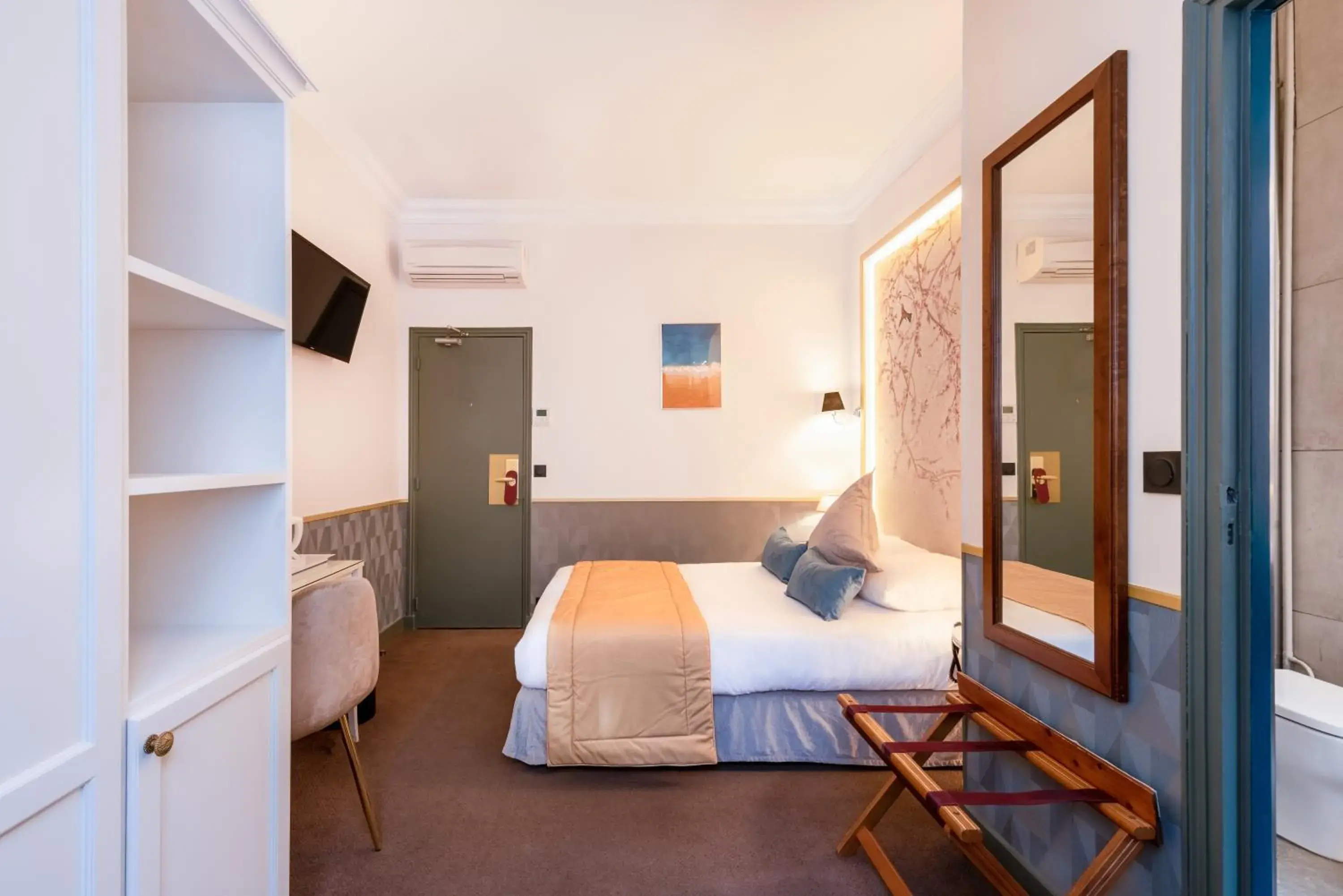 Bedroom, Bed in Princesse Caroline Bedroom, Bed in Princesse Caroline