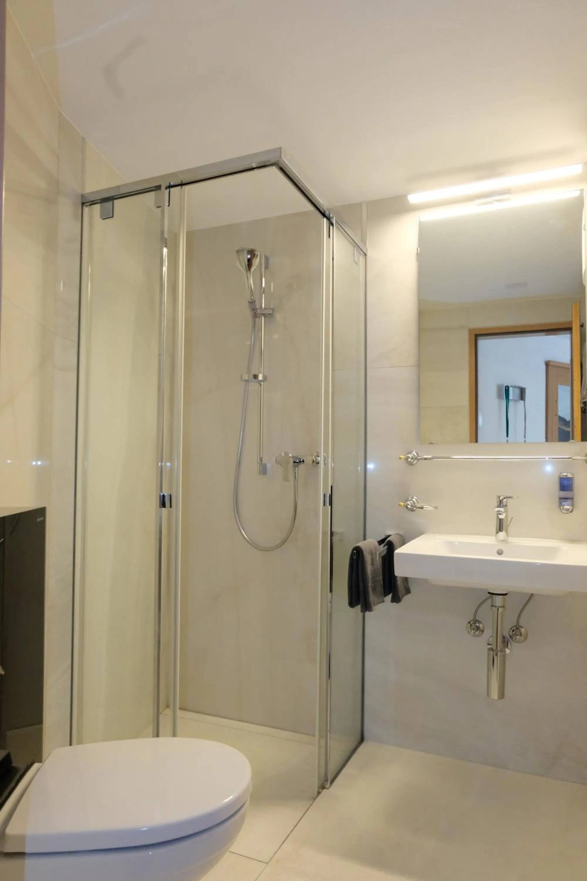 Shower in Artist Apartments & Hotel Garni