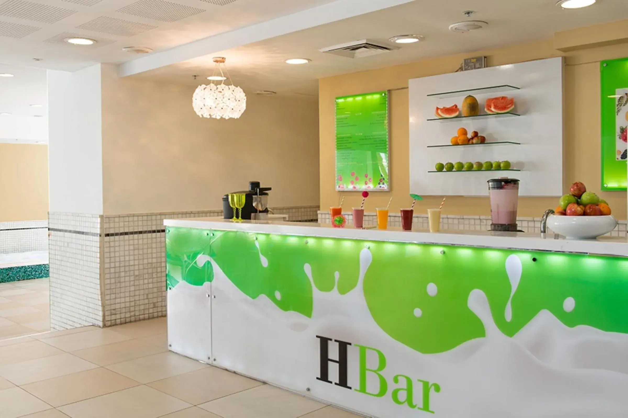 Lounge or bar in Herods Dead Sea – A Premium Collection by Fattal Hotels Lounge or bar in Herods Dead Sea – A Premium Collection by Fattal Hotels