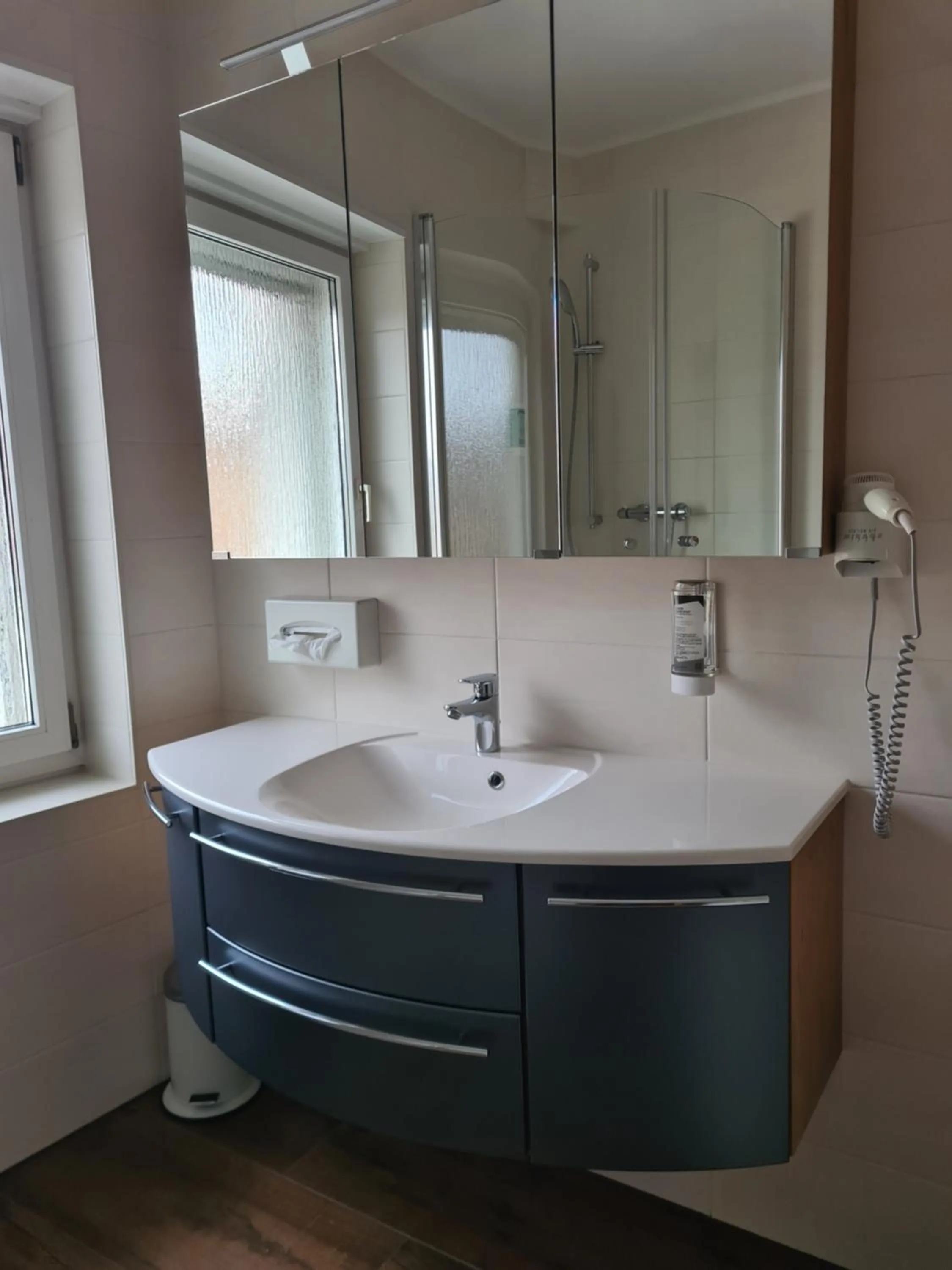 Bathroom in Hotel-Restaurant Alter Krug Kallinchen