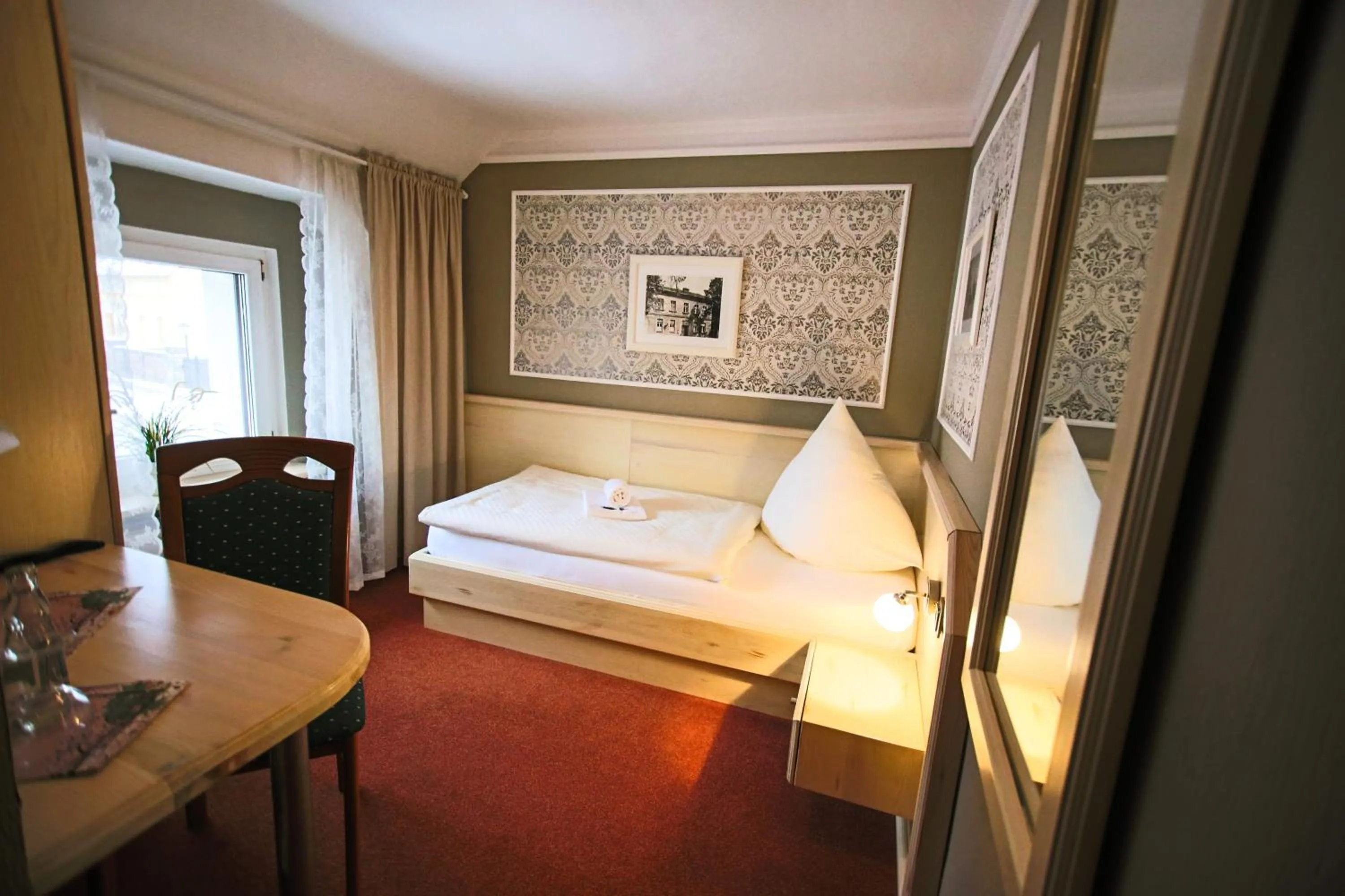 Bed in Hotel-Restaurant Alter Krug Kallinchen