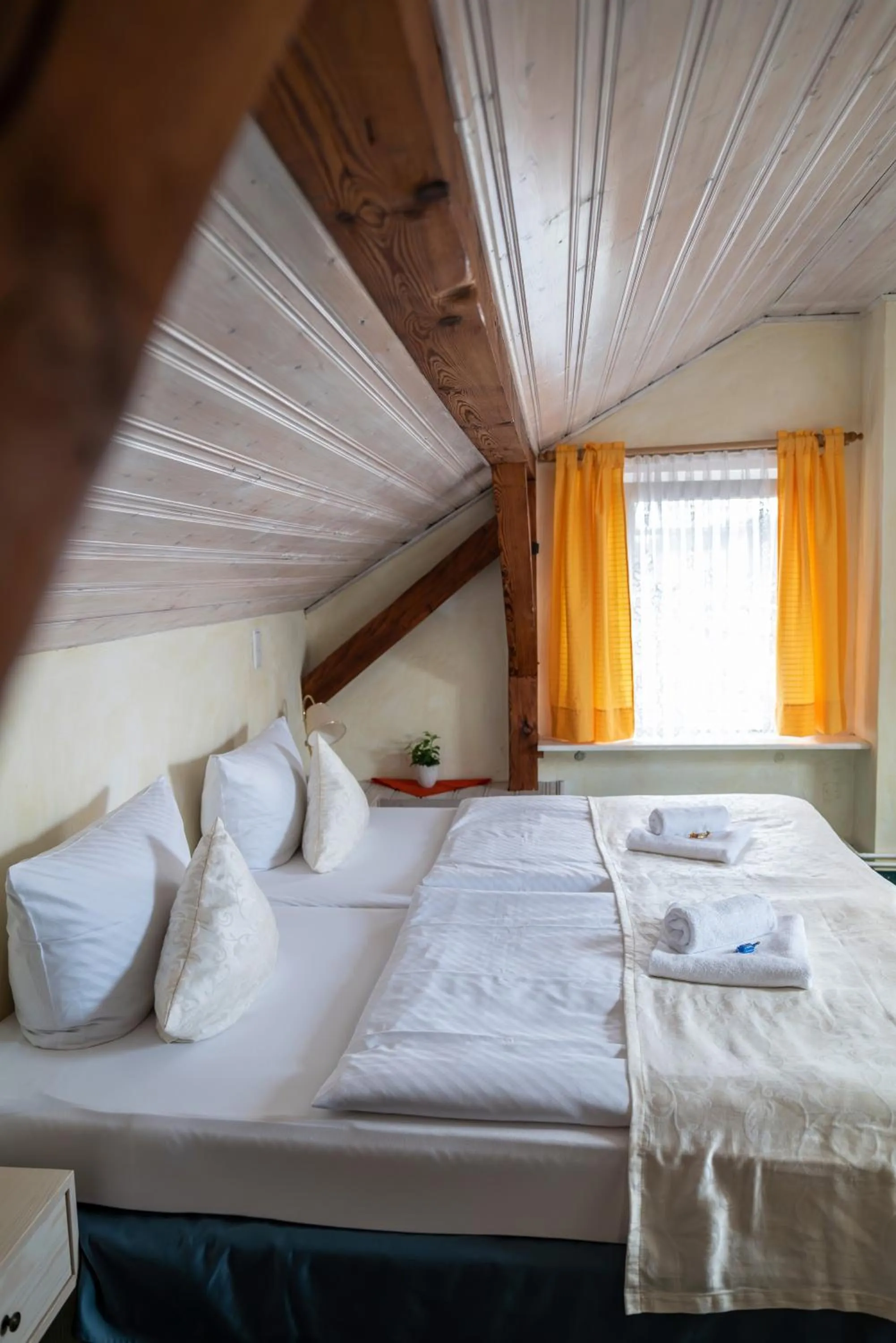 Bed in Hotel-Restaurant Alter Krug Kallinchen