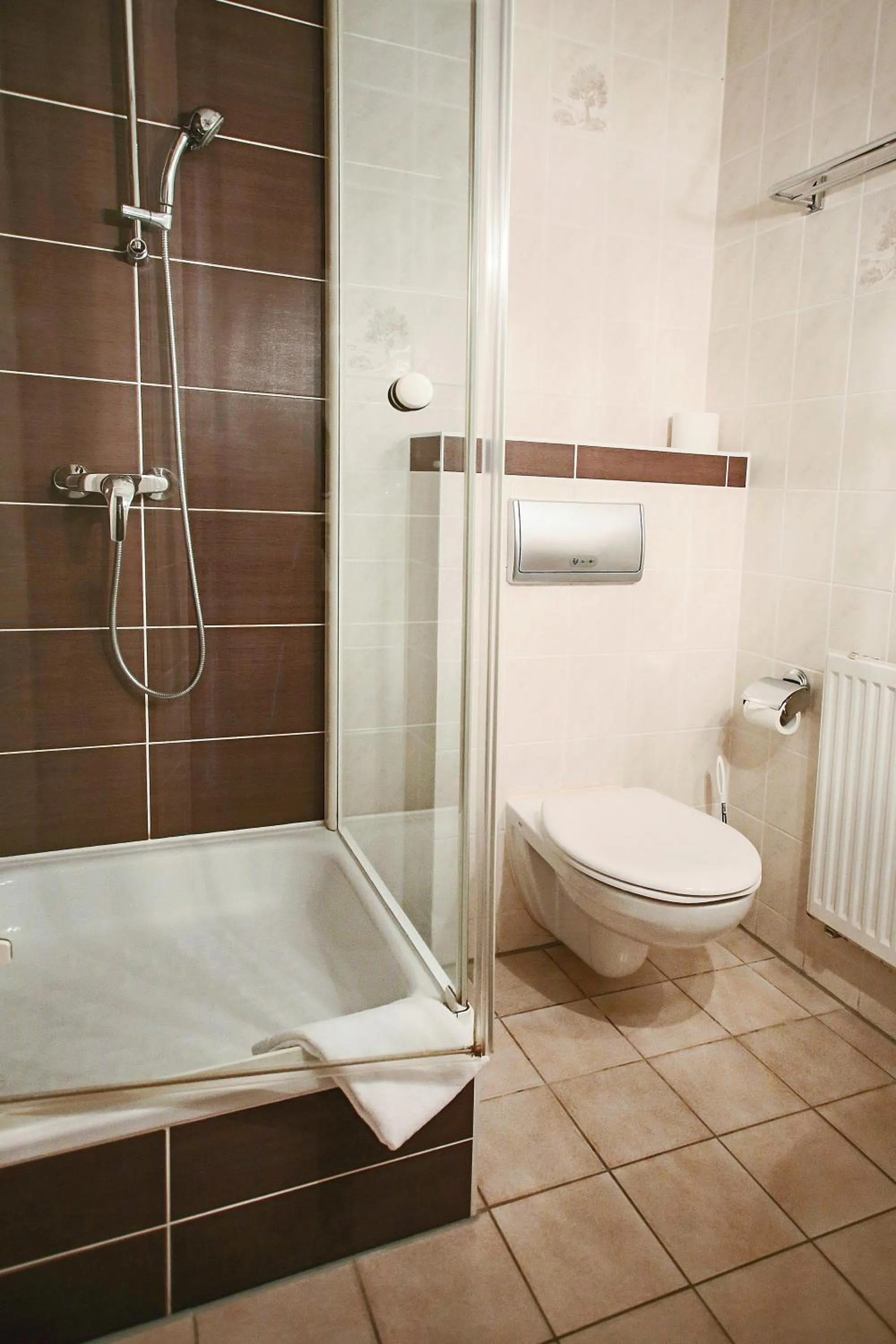 Bathroom in Hotel-Restaurant Alter Krug Kallinchen