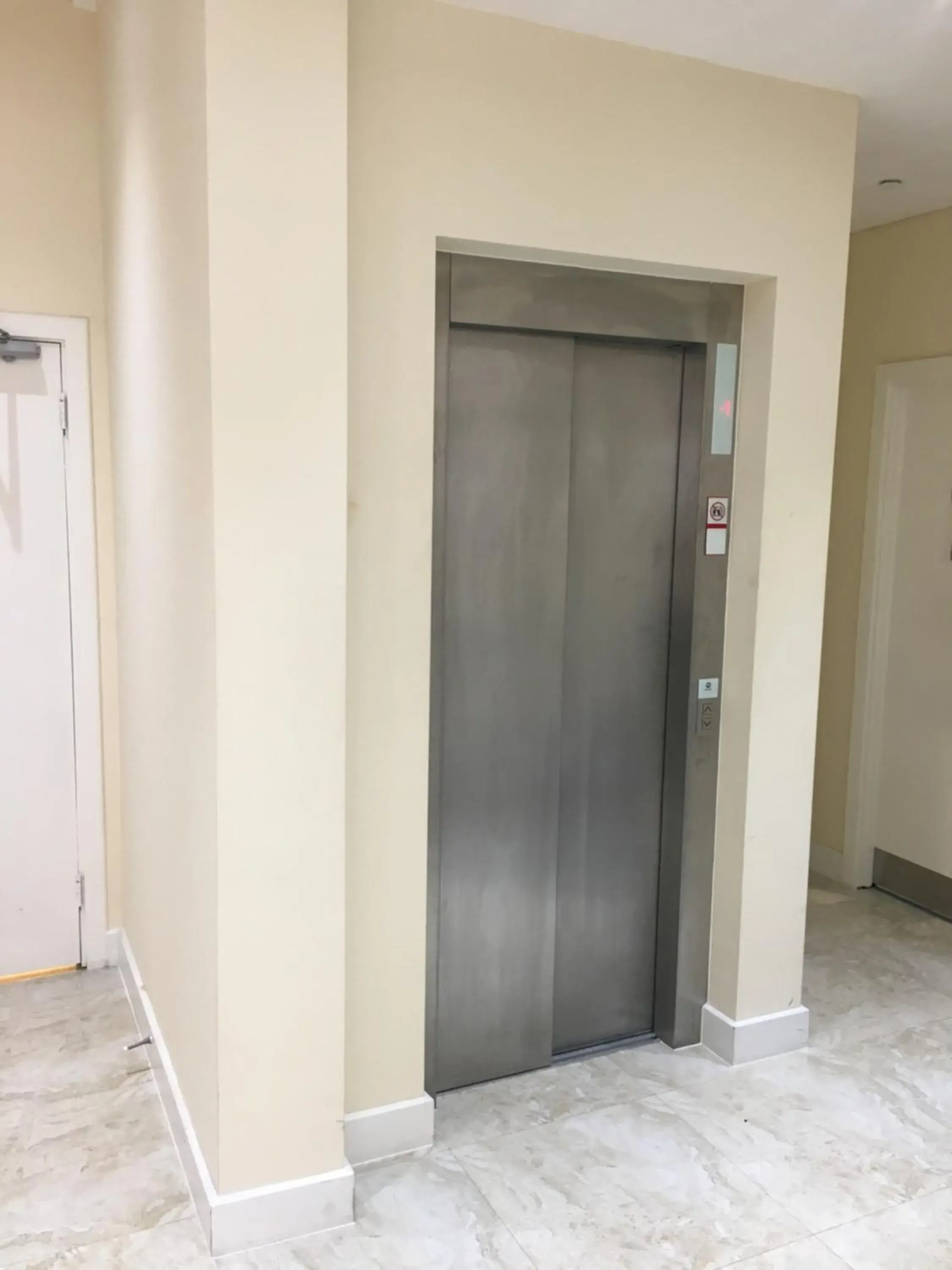 Property building in Craven Hotel Property building in Craven Hotel