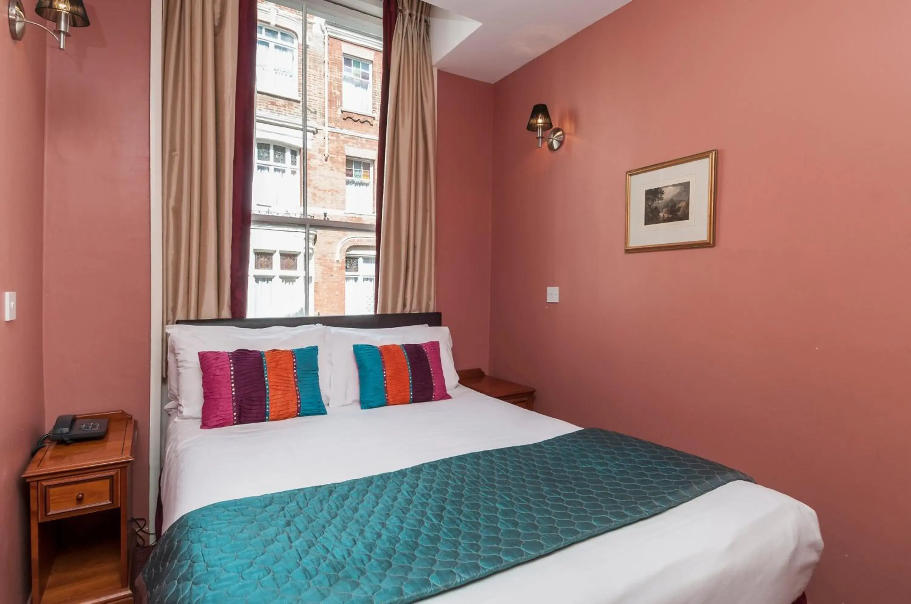 Photo of the whole room, Bed in Craven Hotel Photo of the whole room, Bed in Craven Hotel