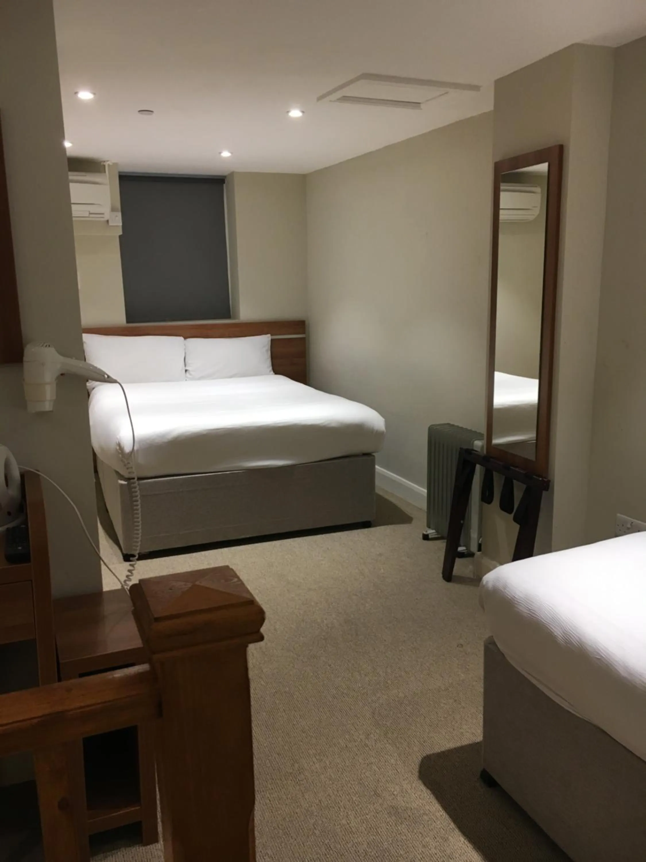 Bedroom, Bed in Craven Hotel