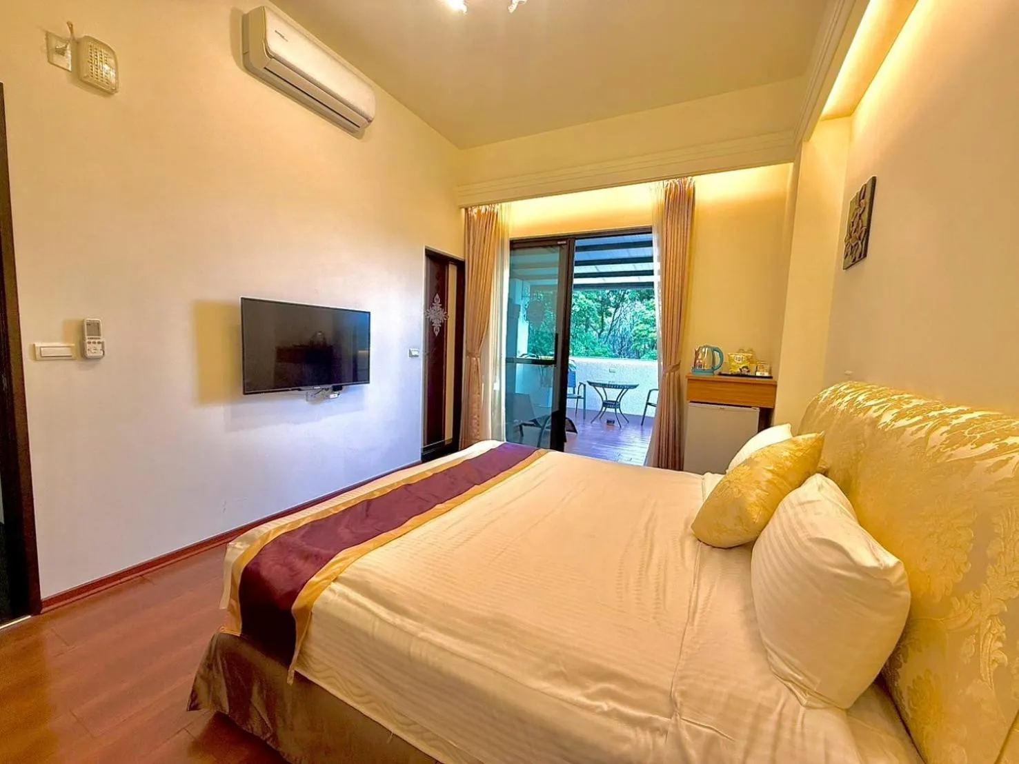 Photo of the whole room, Bed in Kurumba JiJi B&B