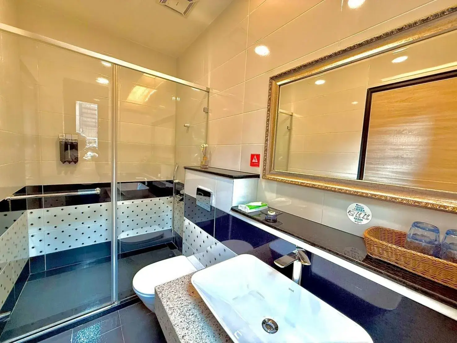 Comfort Quadruple Room in Kurumba JiJi B&B Comfort Quadruple Room in Kurumba JiJi B&B