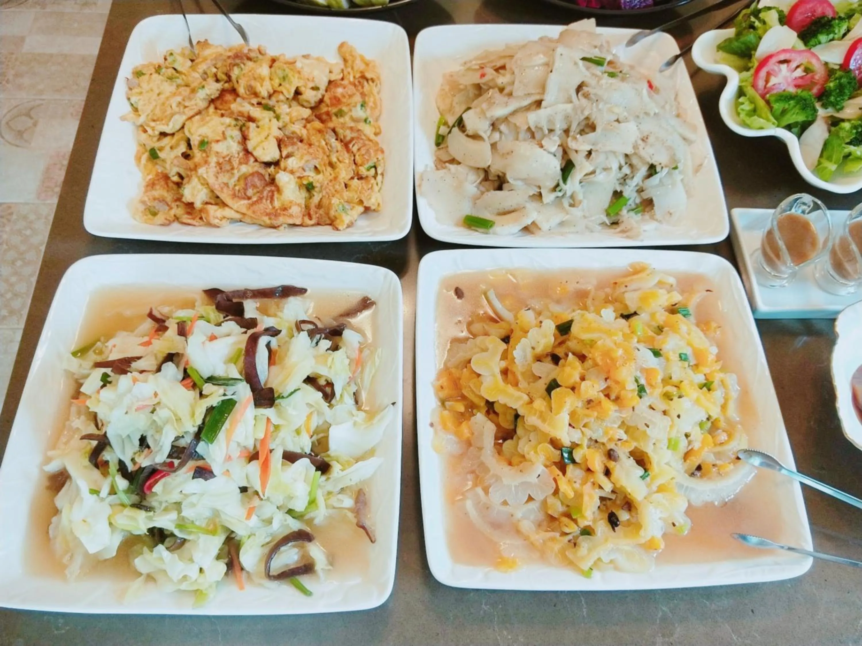 Food in Kurumba JiJi B&B