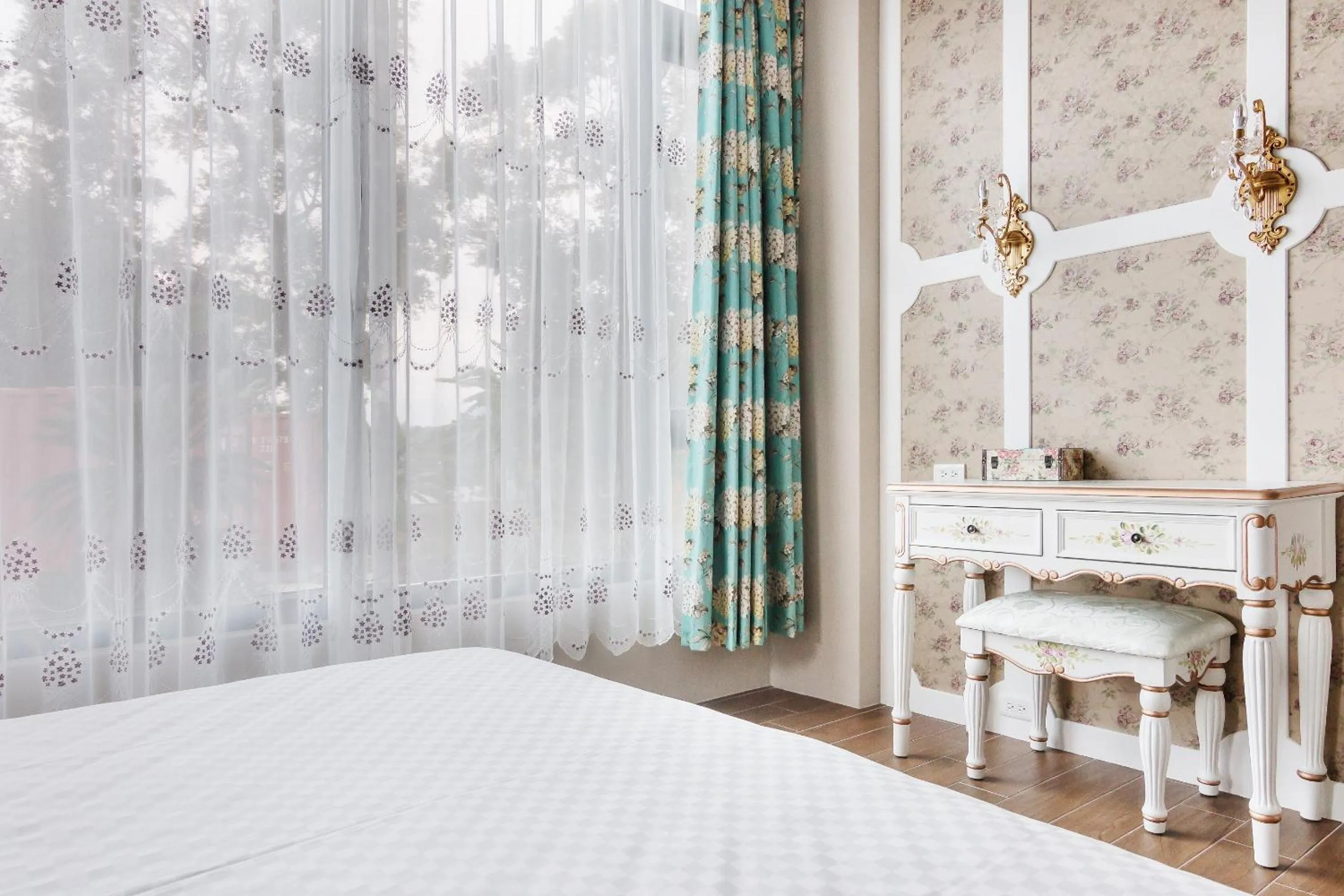 Photo of the whole room, Bed in The Dawn B&B