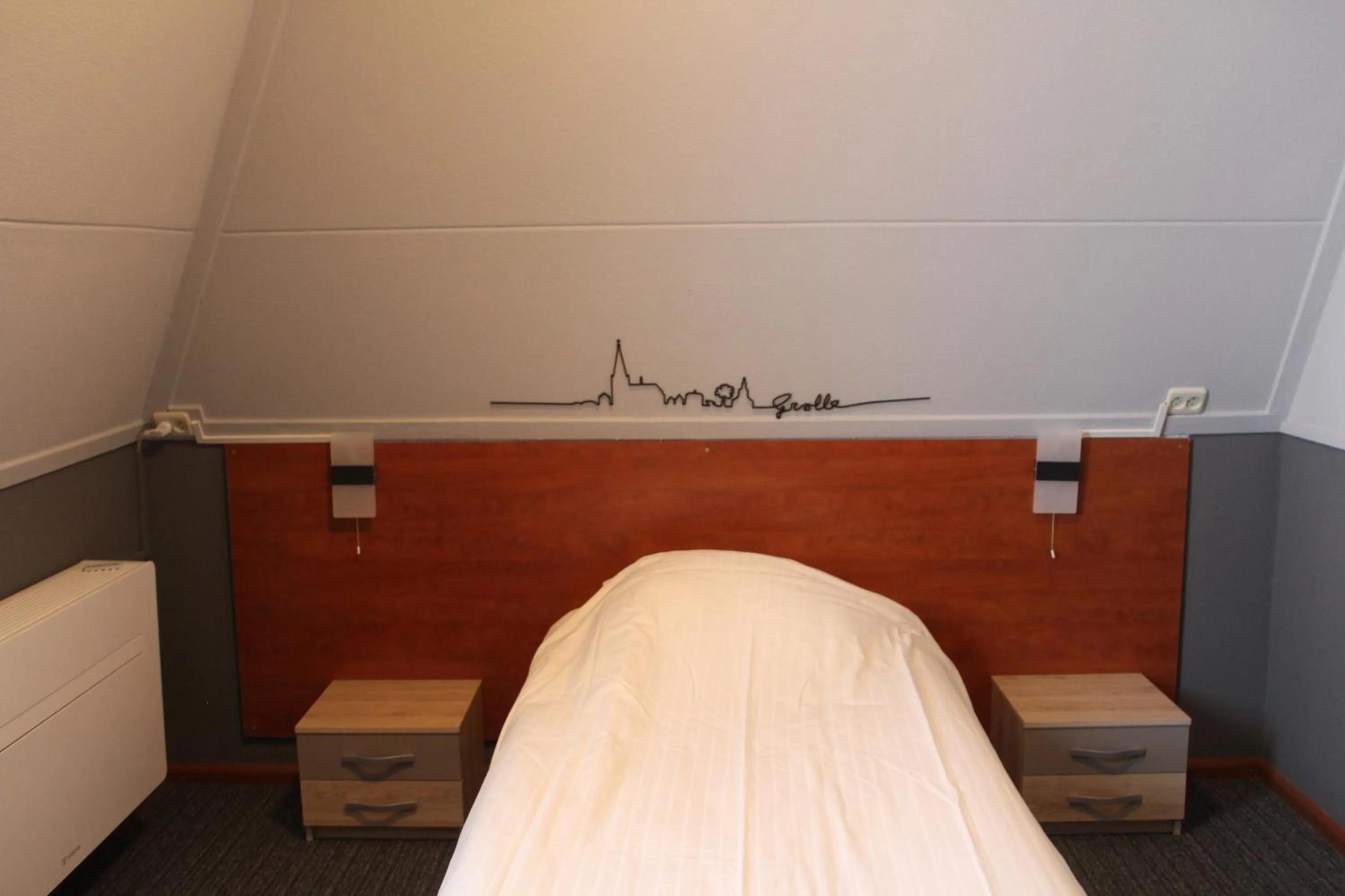 Bed in Hotel,cafe,biljart POT