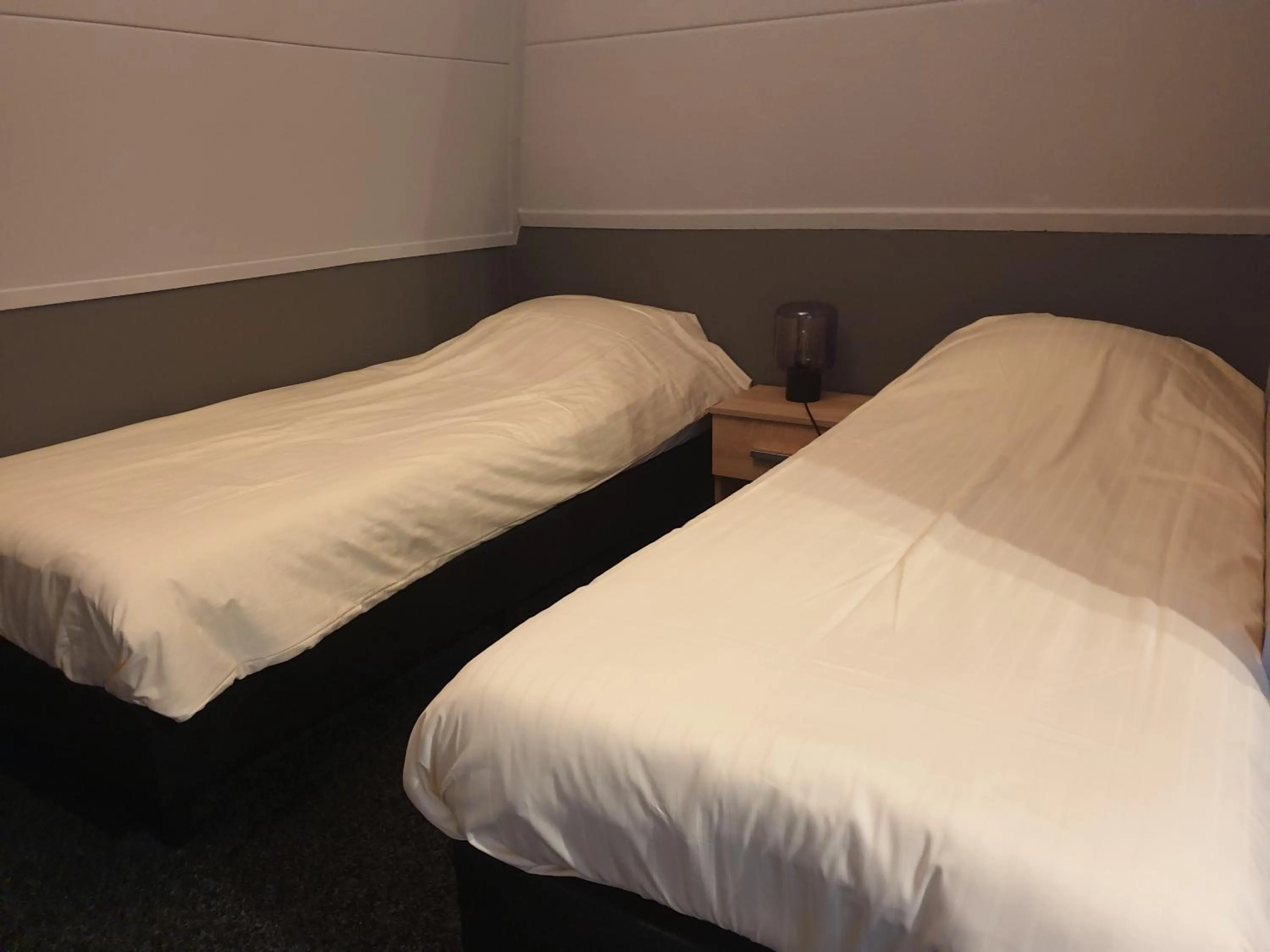 Bed in Hotel,cafe,biljart POT