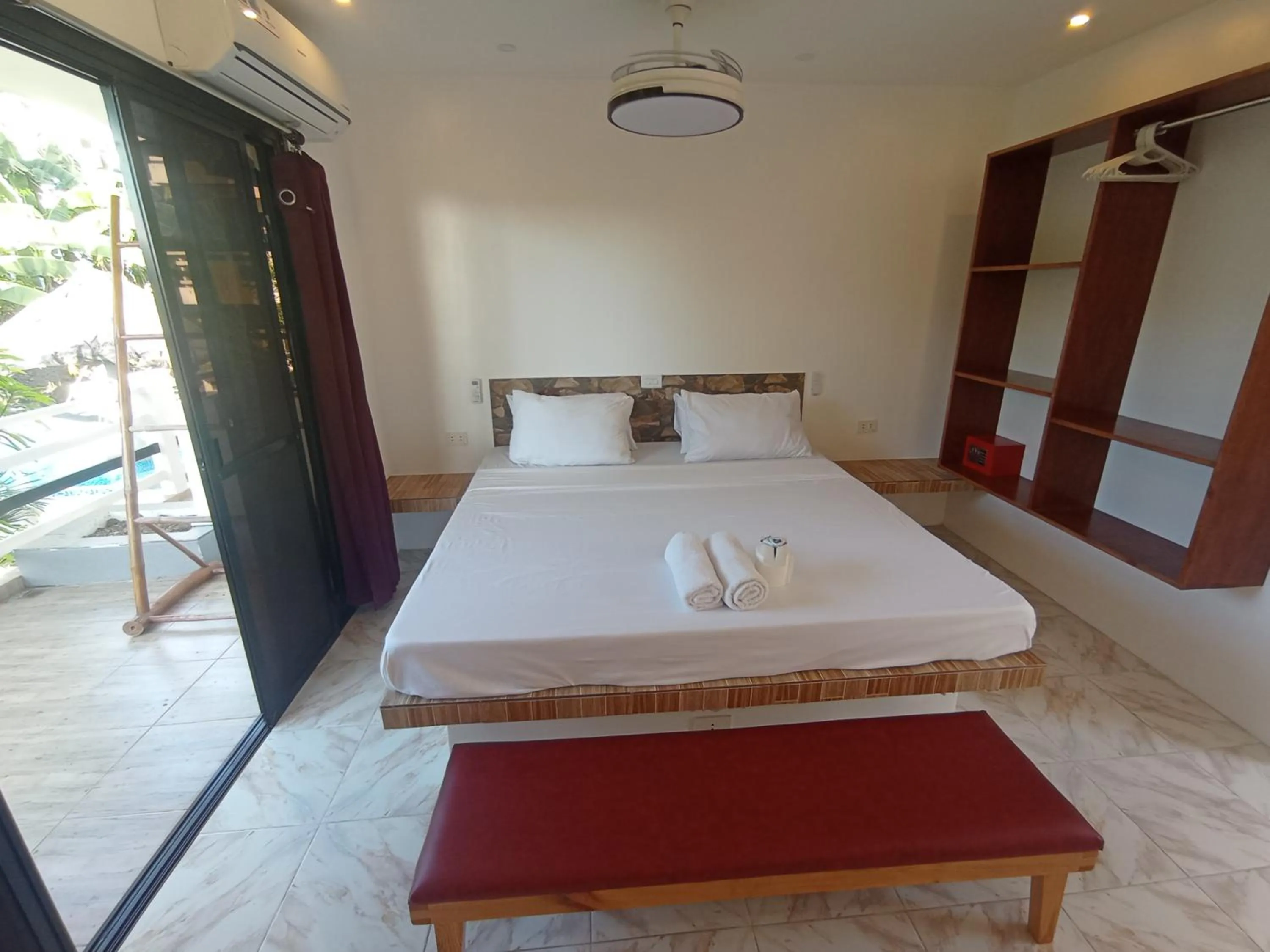 Bed in Jalyn's Resort Sabang