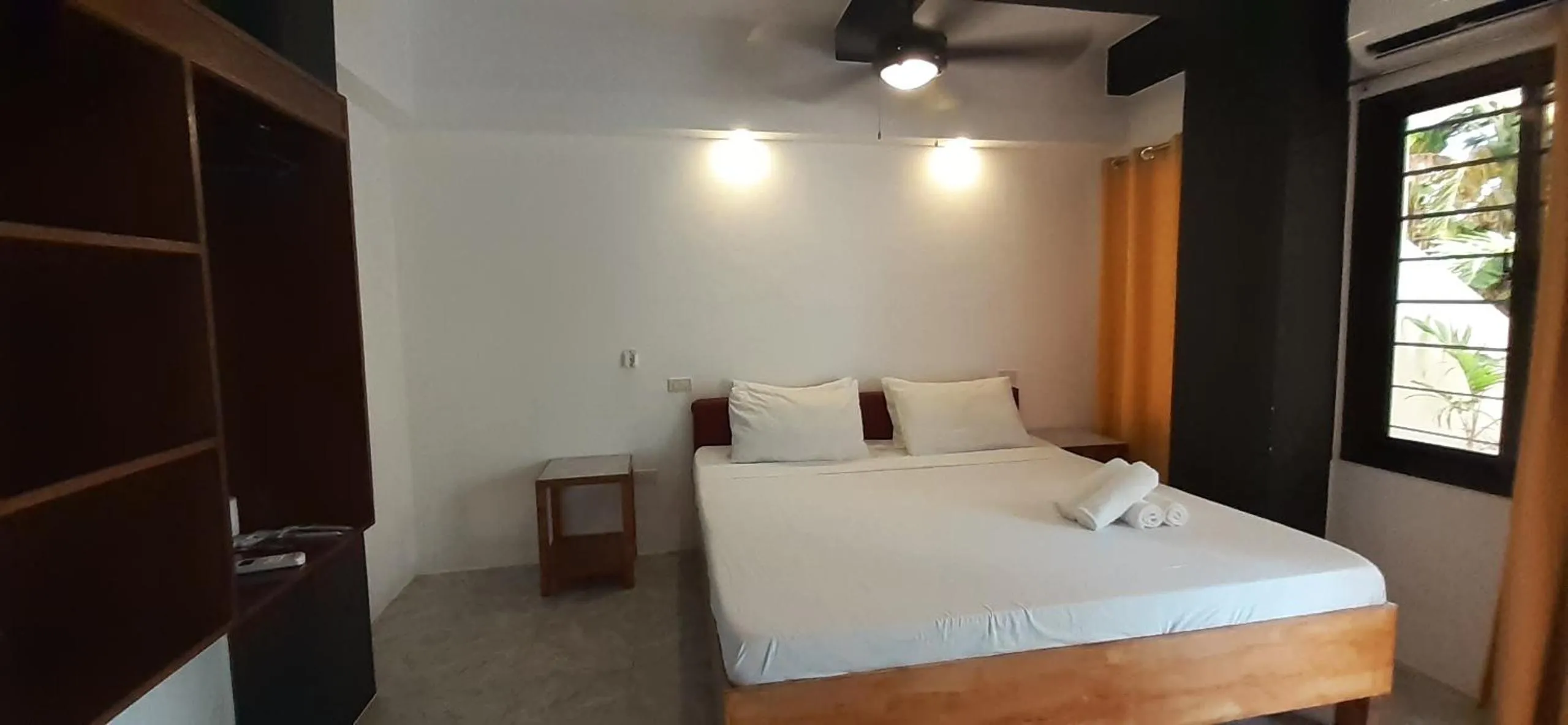 Photo of the whole room, Bed in Jalyn's Resort Sabang