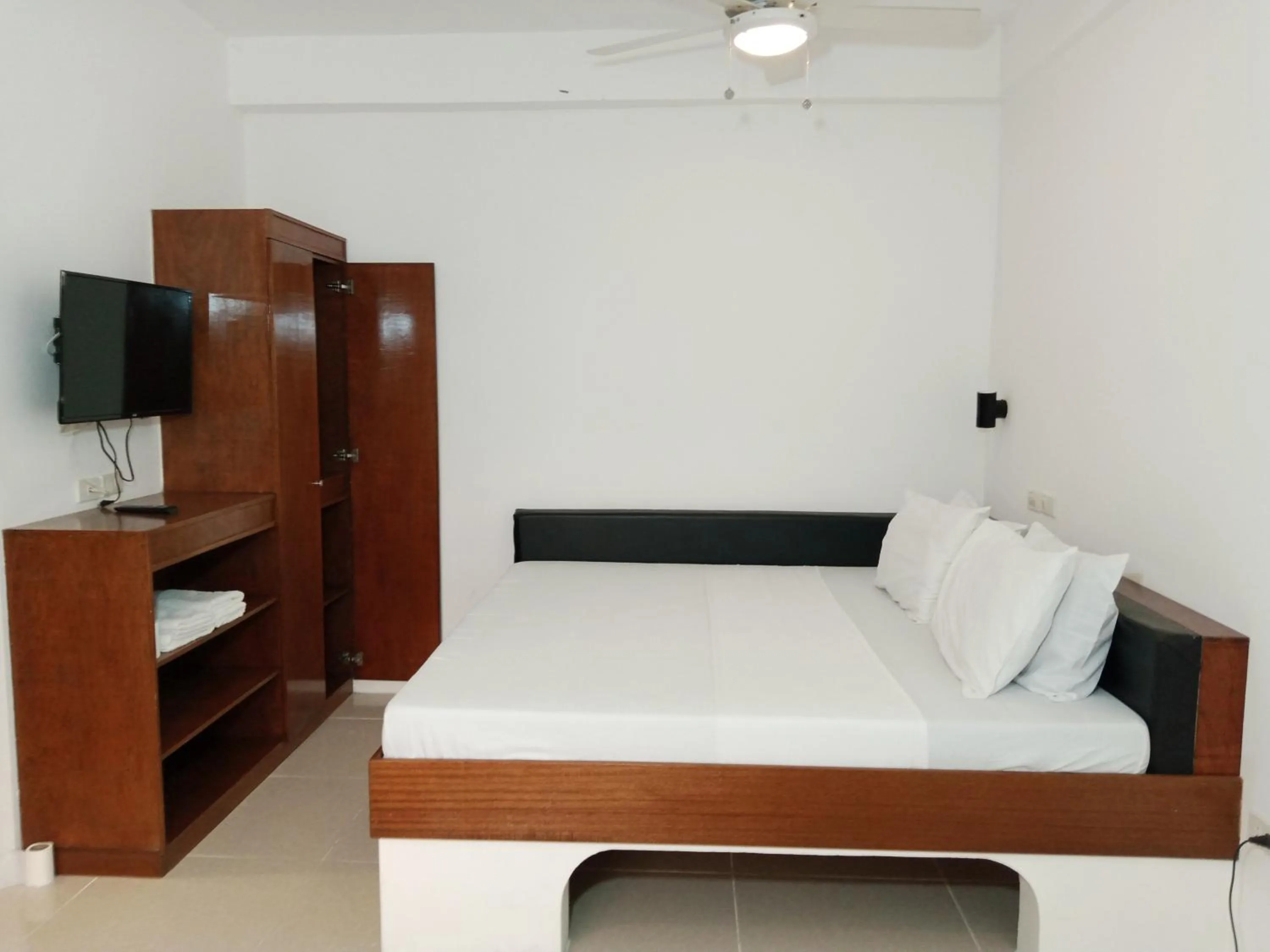 Bed in Jalyn's Resort Sabang