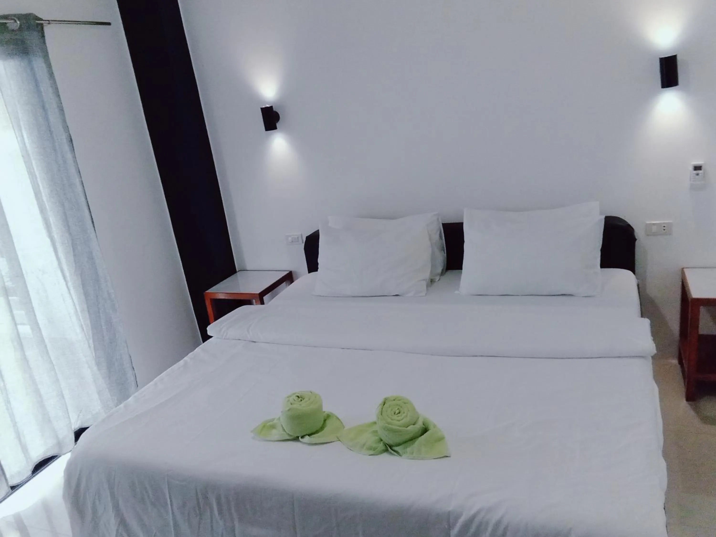 Bed in Jalyn's Resort Sabang