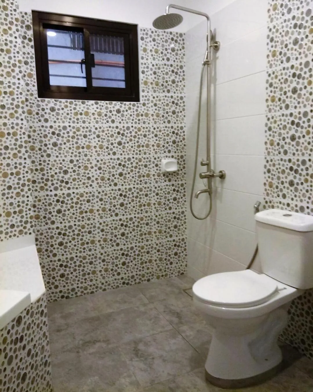 Shower in Jalyn's Resort Sabang