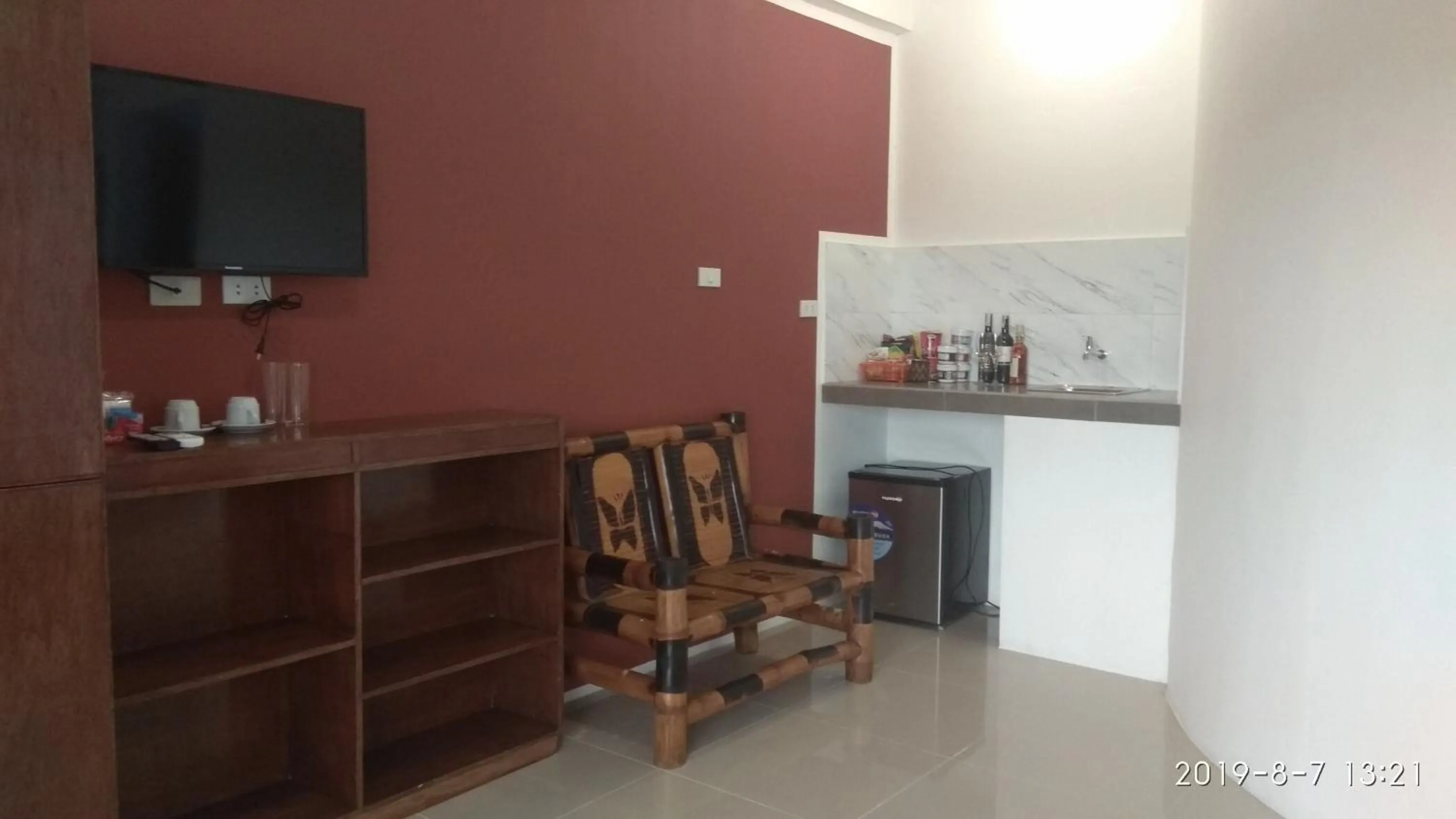 TV and multimedia in Jalyn's Resort Sabang