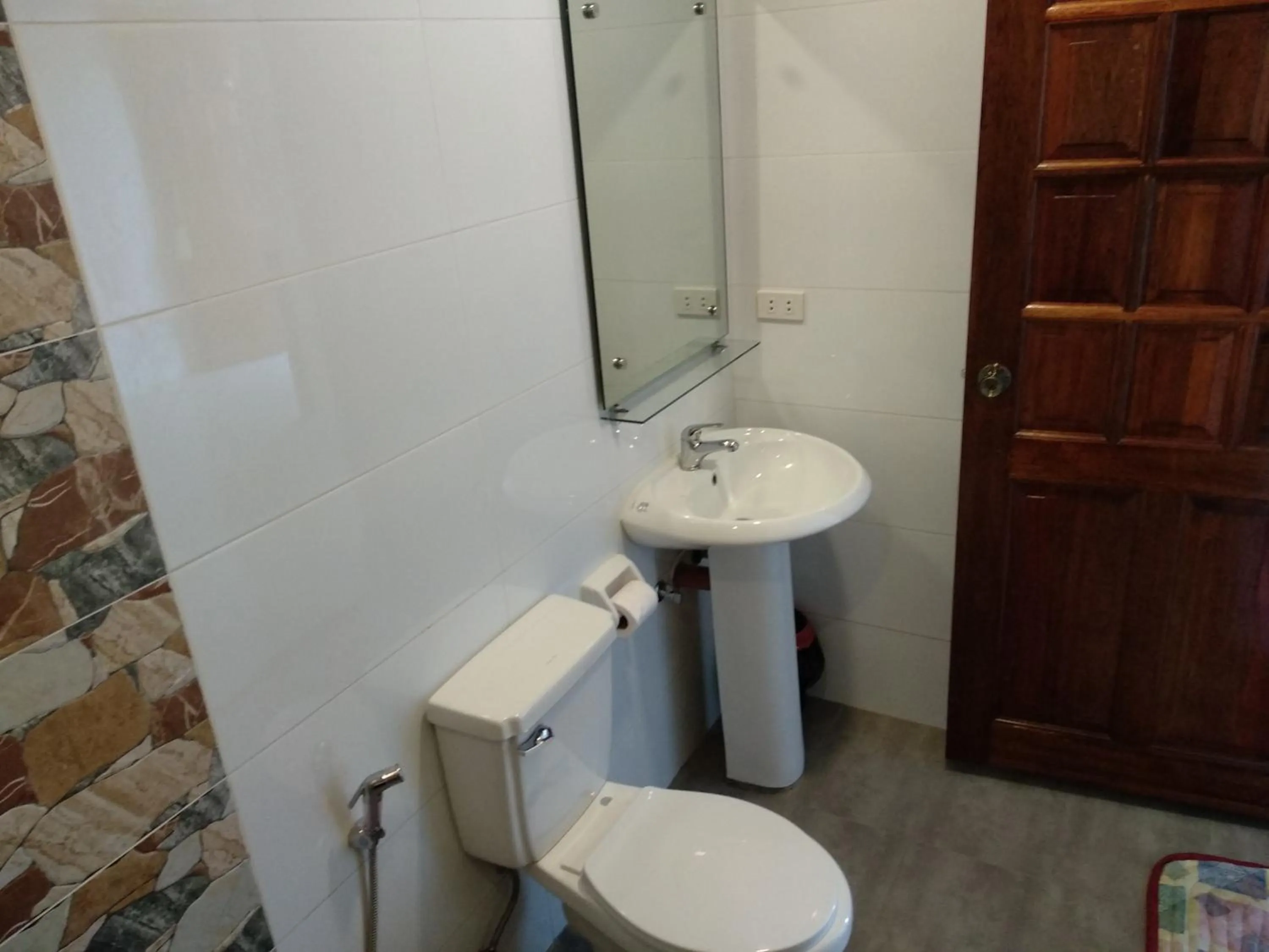 Shower in Jalyn's Resort Sabang