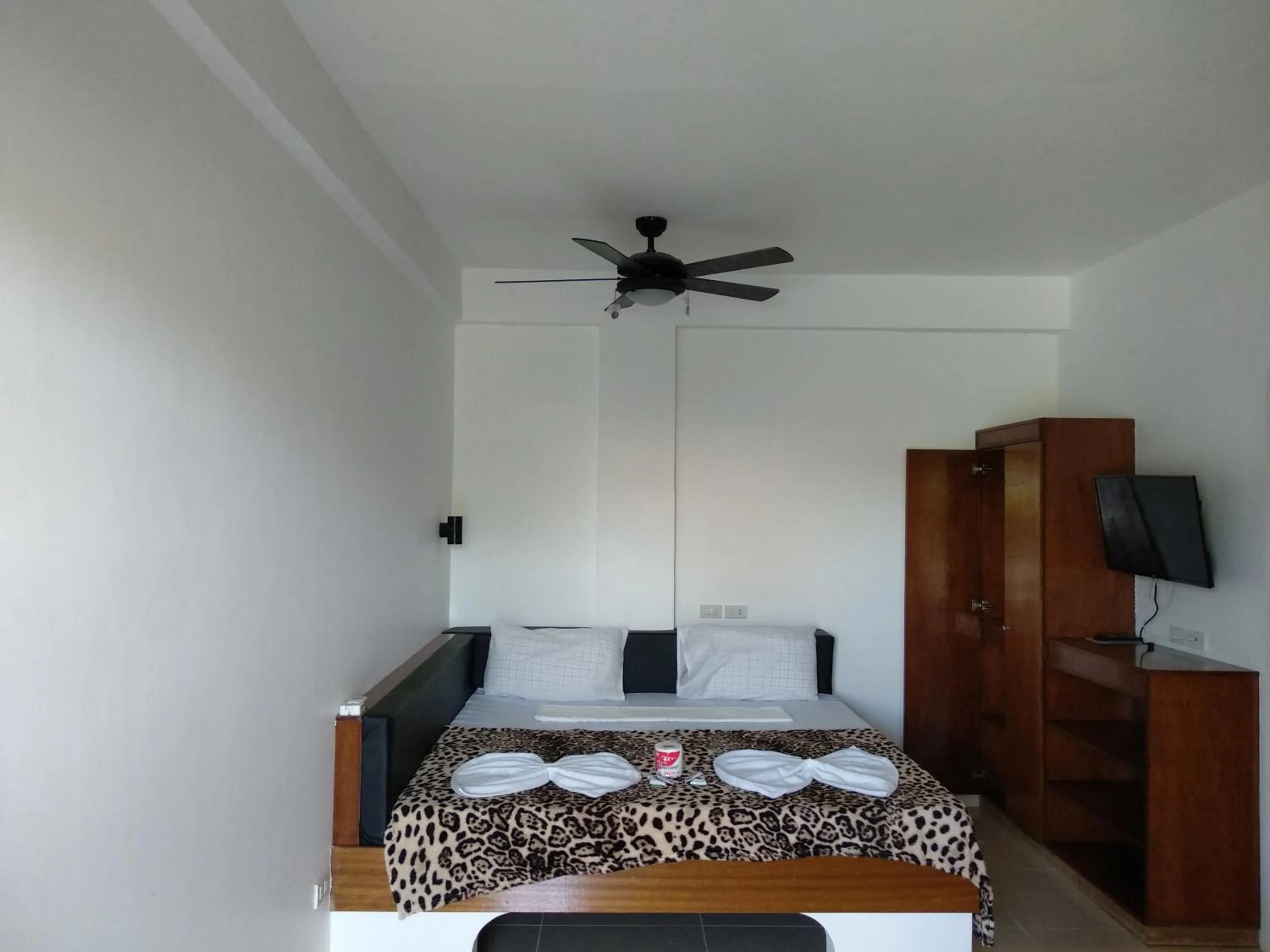 Bed in Jalyn's Resort Sabang