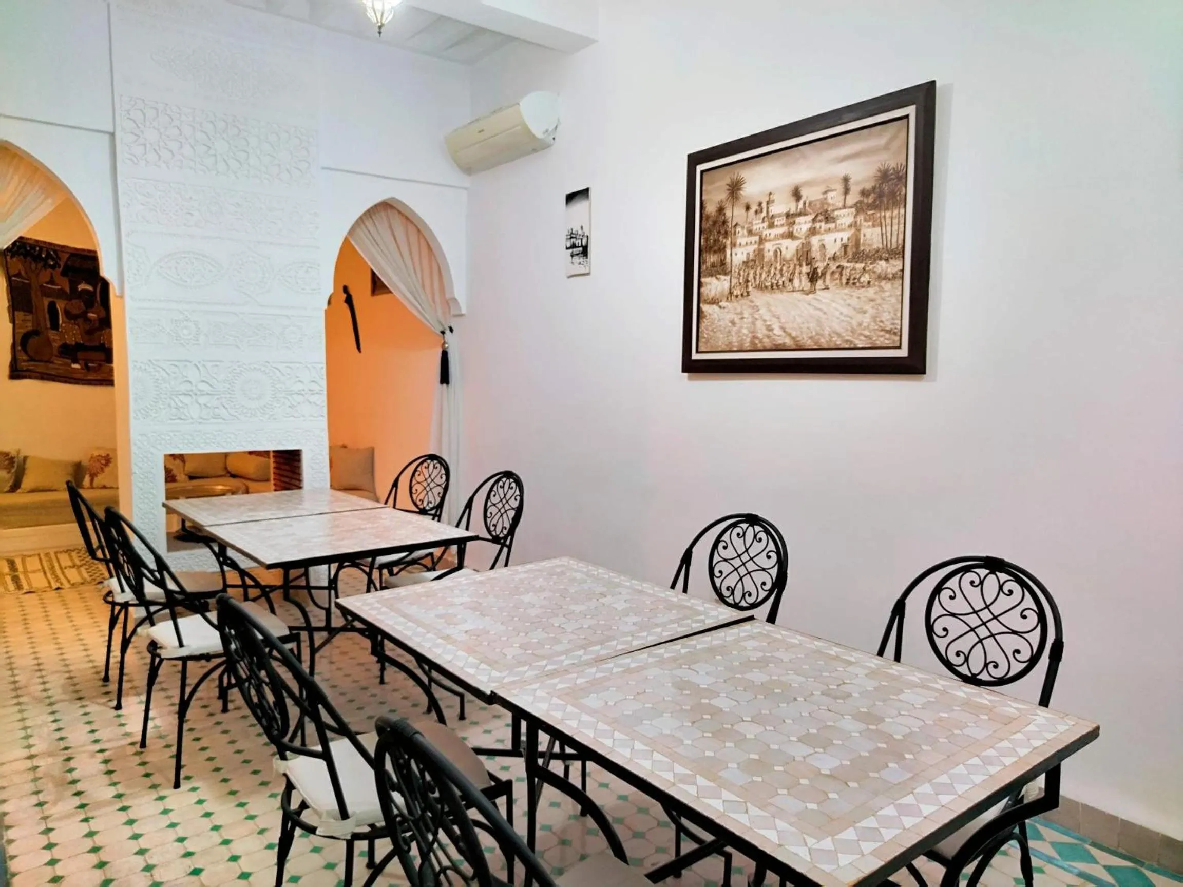 Restaurant/places to eat in Riad El Arco ROOFTOP POOL & Spa