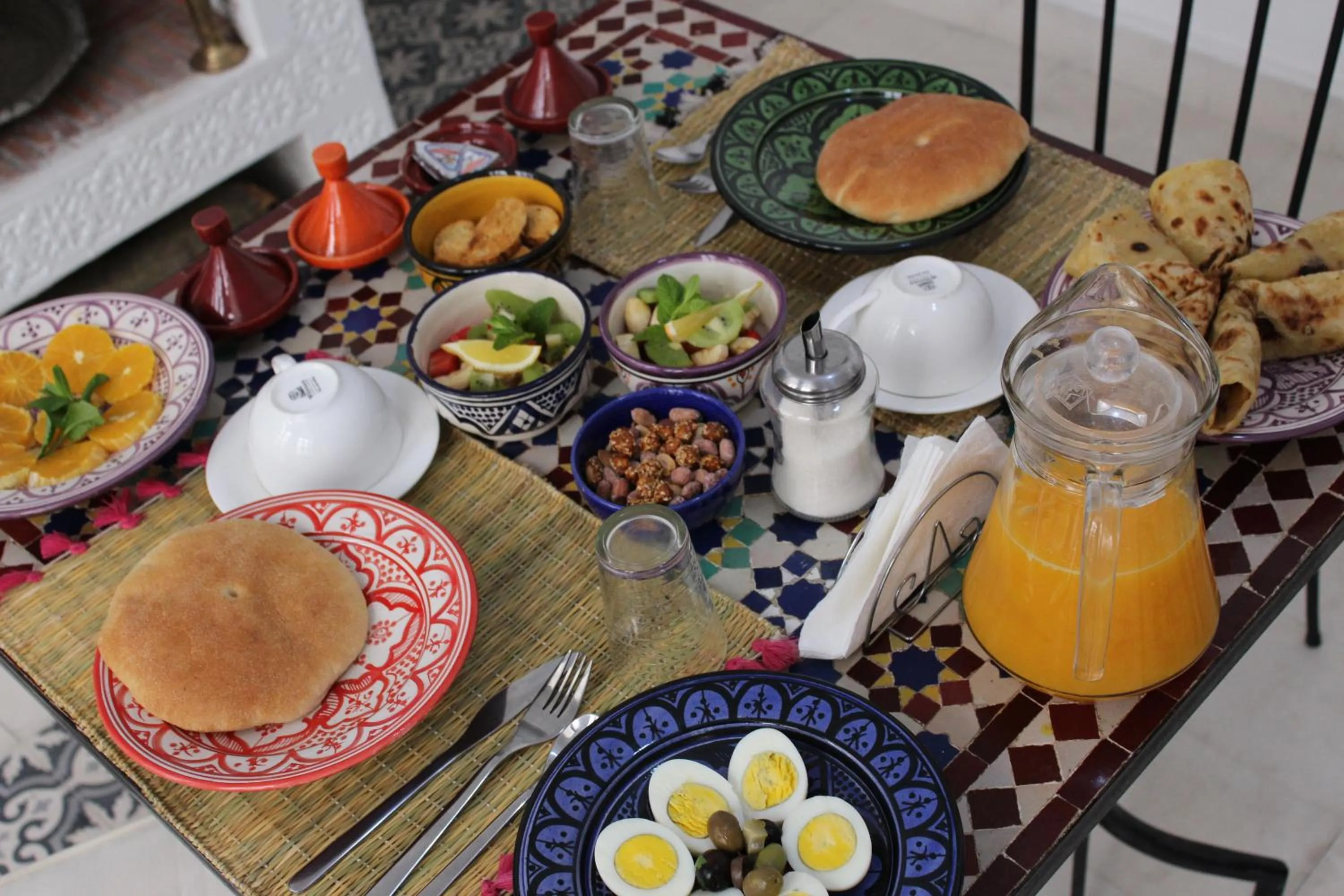 Restaurant/places to eat in Riad El Arco ROOFTOP POOL & Spa